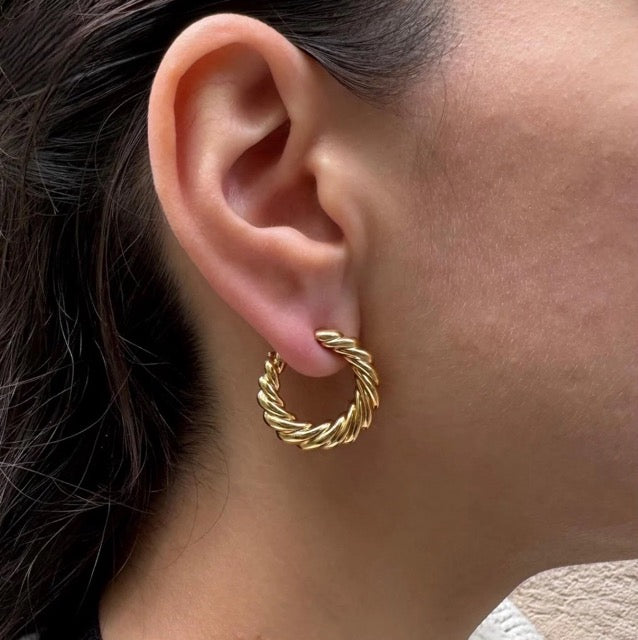 Cartier boucles d'oreilles créoles en or jaune