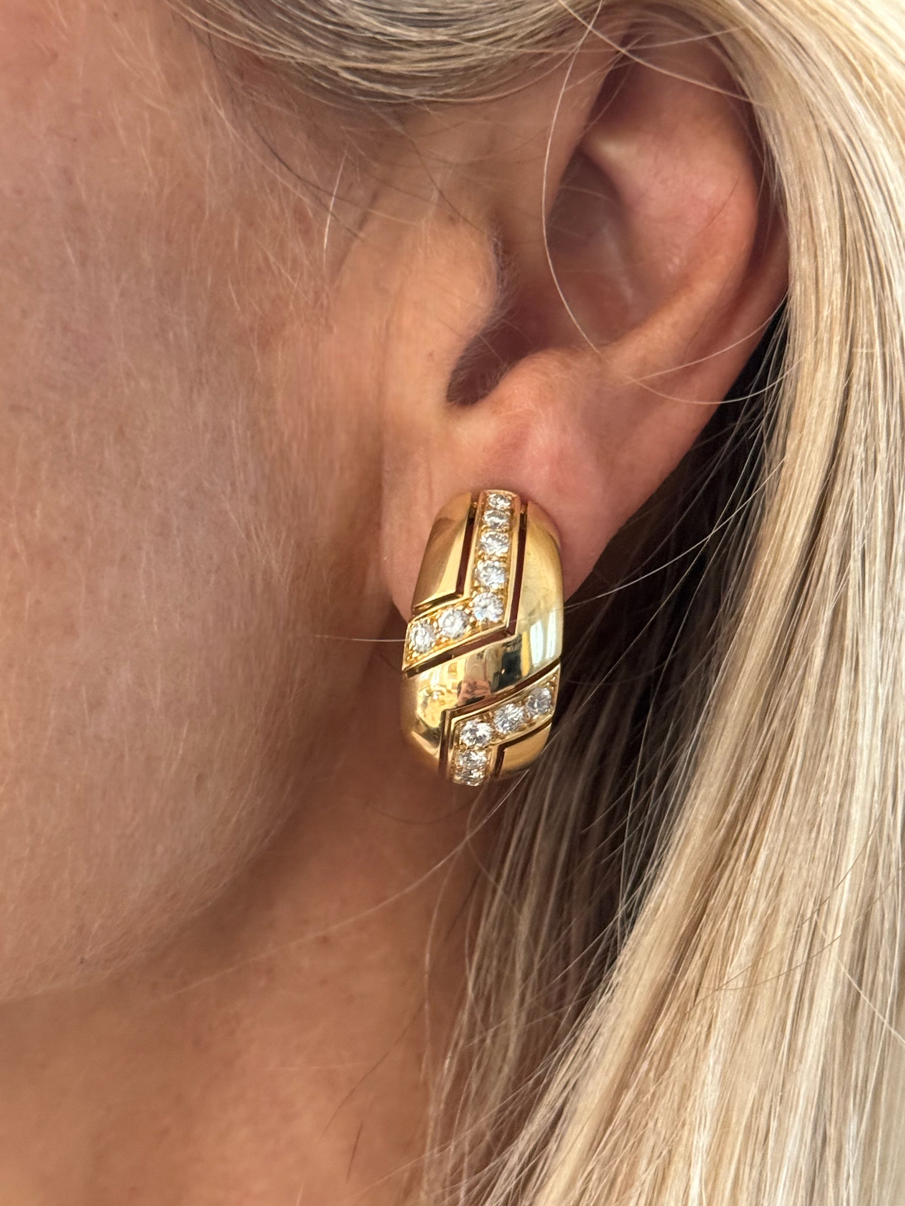 Cartier, Boucles d’oreilles vintage « up& up » Or et Diamants