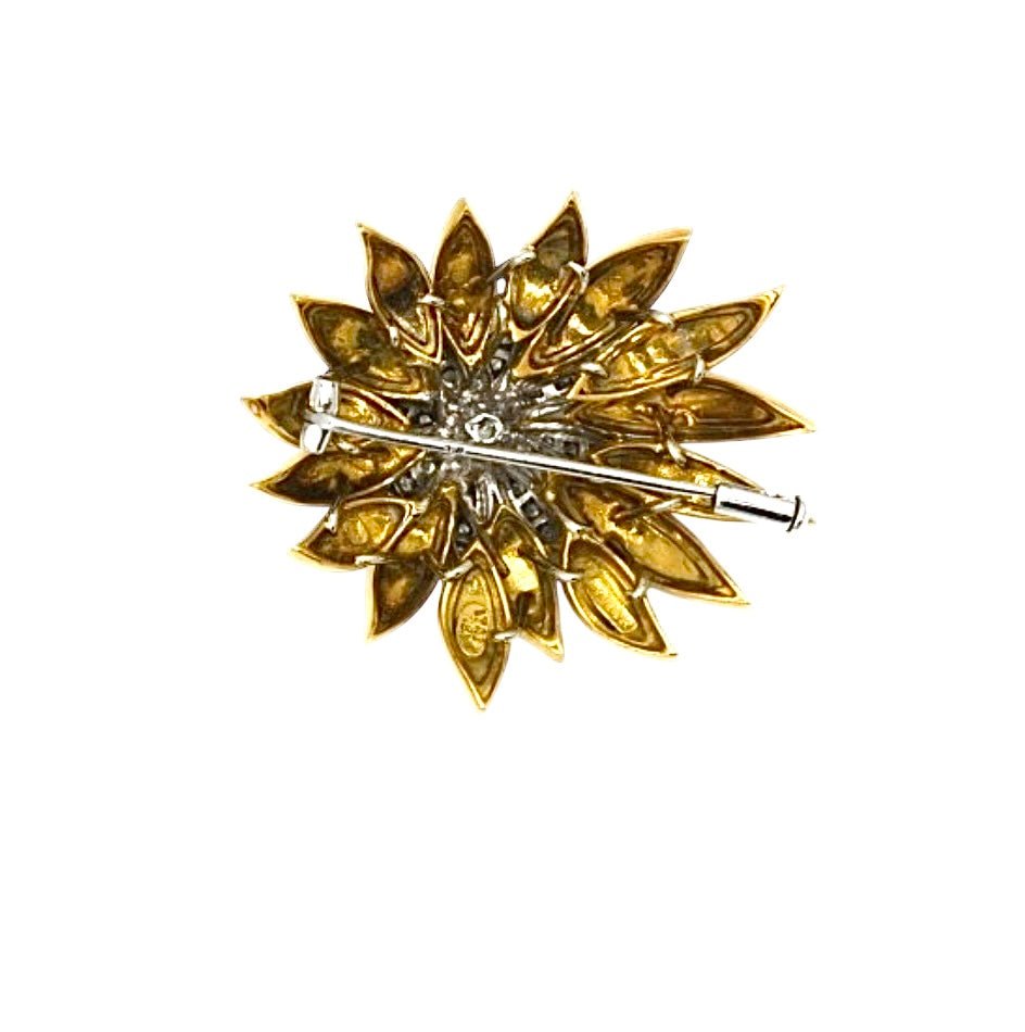 Cartier broche Fleur vintage en or jaune et blanc, émail et diamants - Maison Eloe