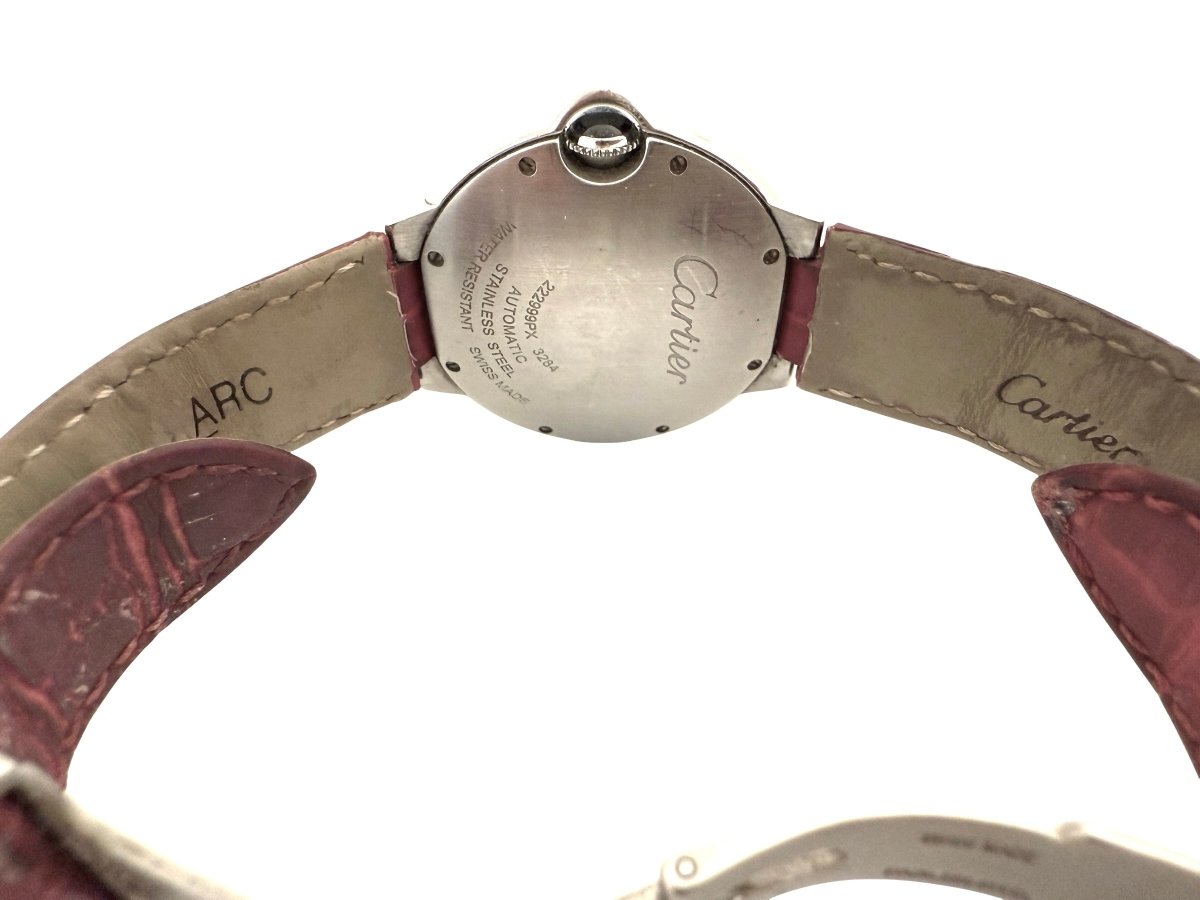 Cartier montre moyen modèle "Ballon bleu" en acier sur bracelet croco rouge. - Maison Eloe