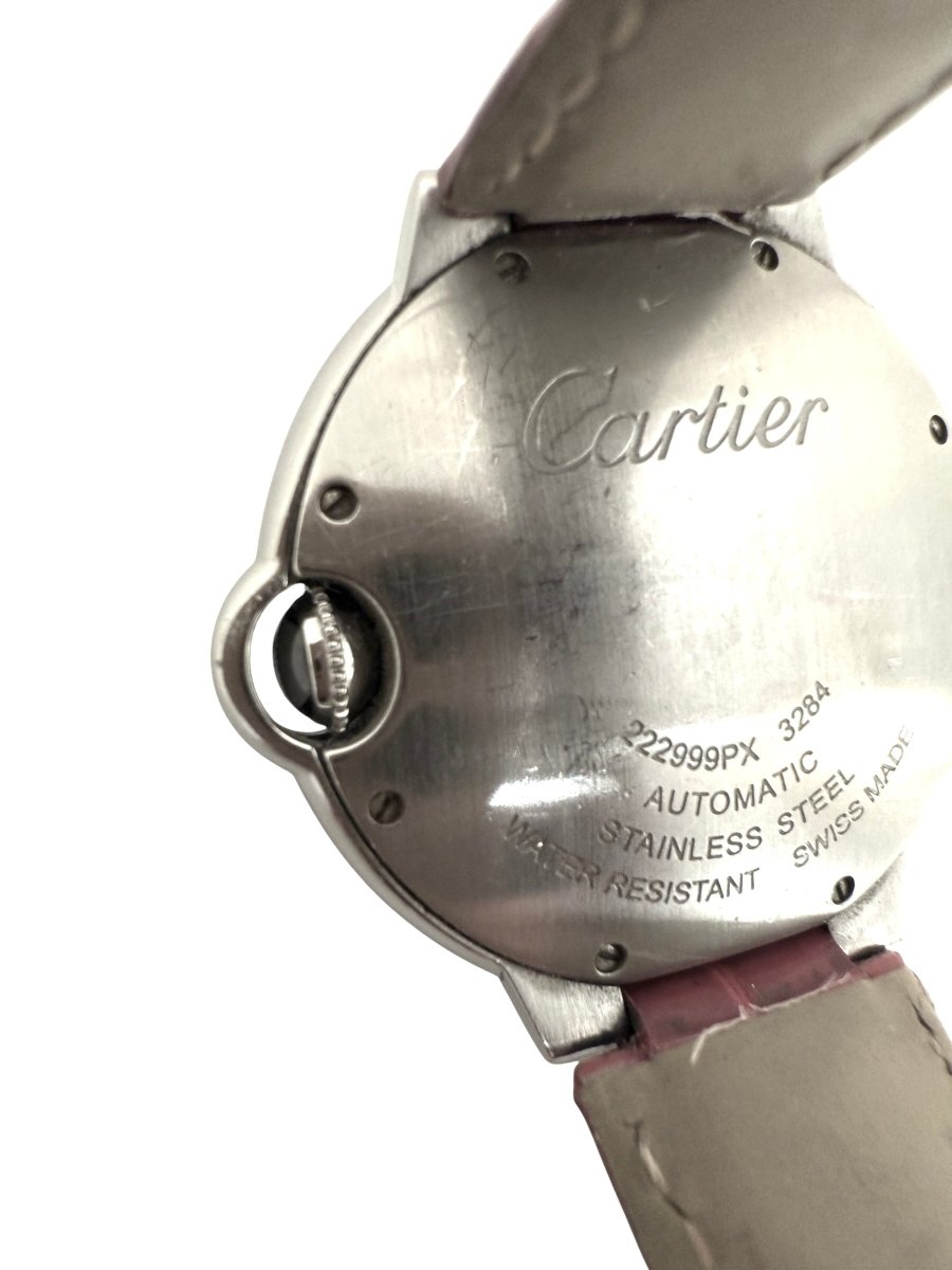 Cartier montre moyen modèle "Ballon bleu" en acier sur bracelet croco rouge. - Maison Eloe