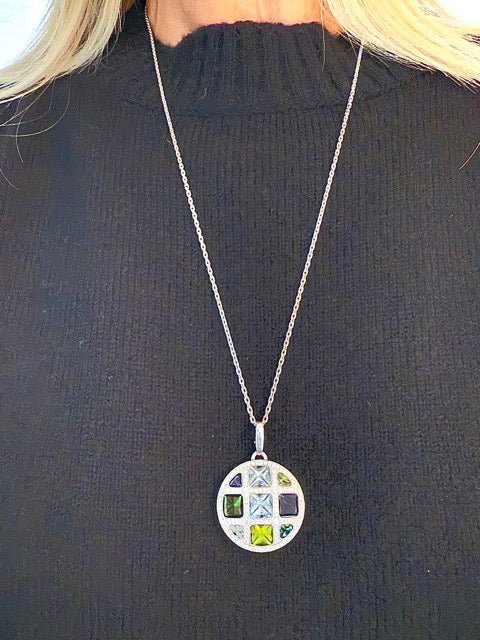 Cartier pendentif "Pasha" en or blanc diamants et pierres précieuses - Maison Eloe