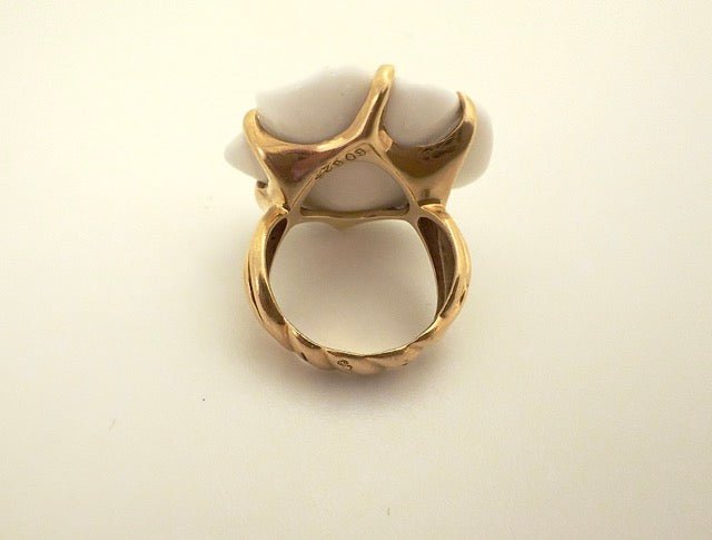 Chanel bague Camélia moyen modèle en or jaune et agate - Maison Eloe