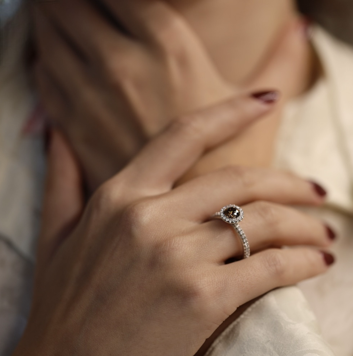 De Beers solitaire "Aura" in platinum, Fancy Dark Brown diamond, full set.