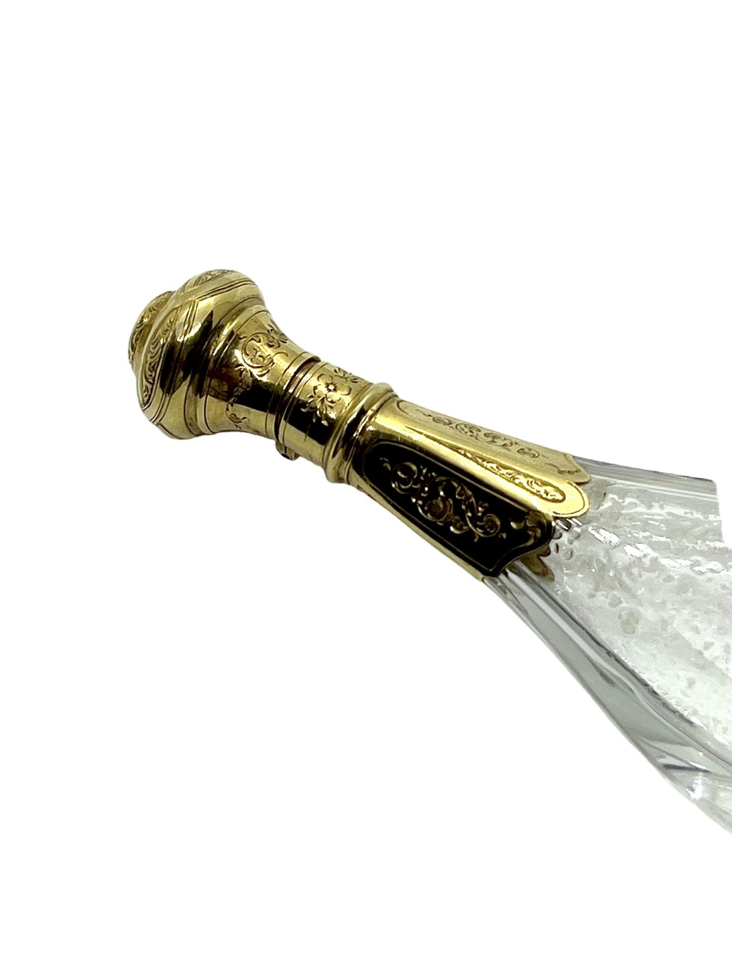 Un flacon en or et cristal par G.Kienle