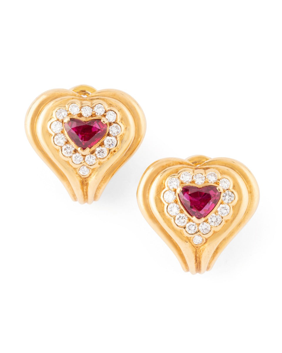 Fred, boucles d'oreilles clips en or jaune diamants et rubis