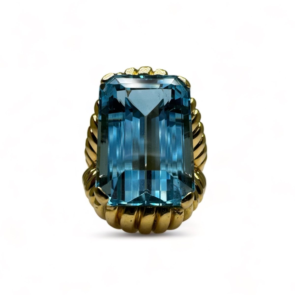 Bague vintage en or jaune montée d’une Aigue - Marine Santa Maria de 17carats. - Maison Eloe
