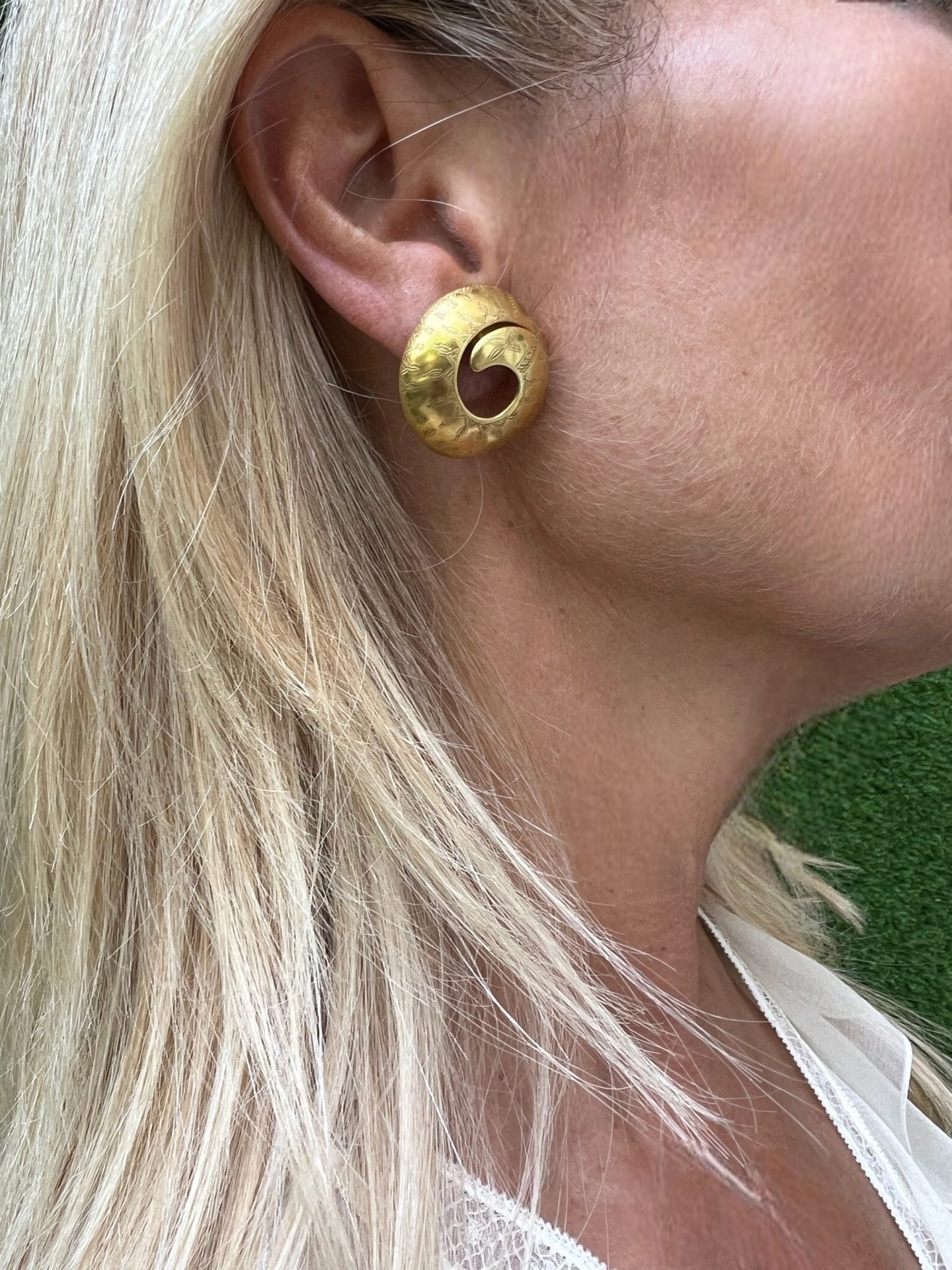 Hermès Unique piece, ornate gold earrings