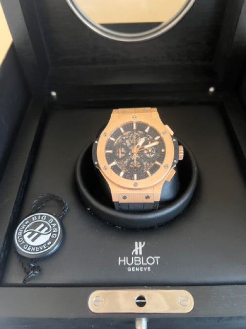 A Hublot "Big Bang" Chronograph gold watch on gummy alligator