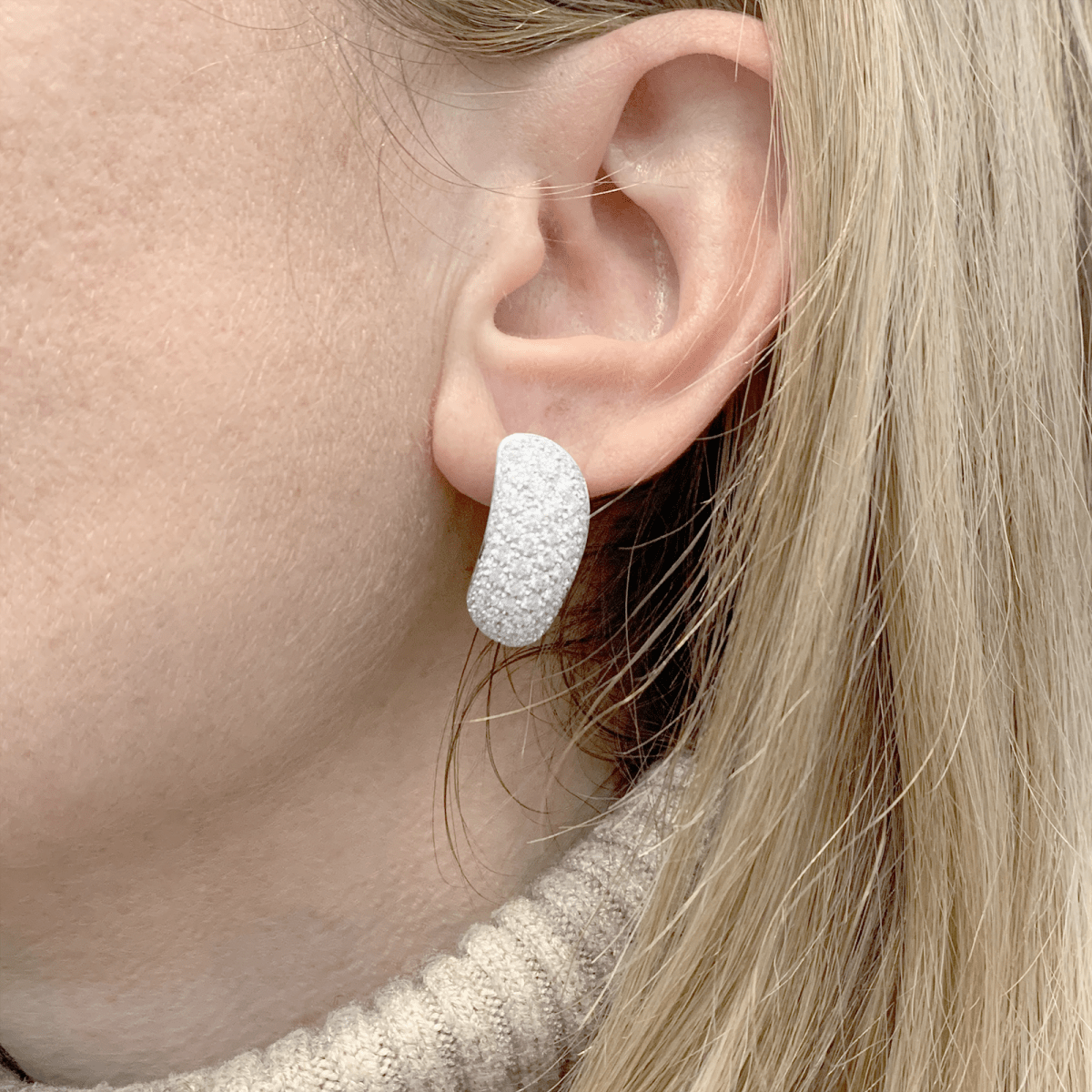Boucles d'oreilles Chaumet, "Hommage à Venise", or blanc, diamants. - Maison Eloe