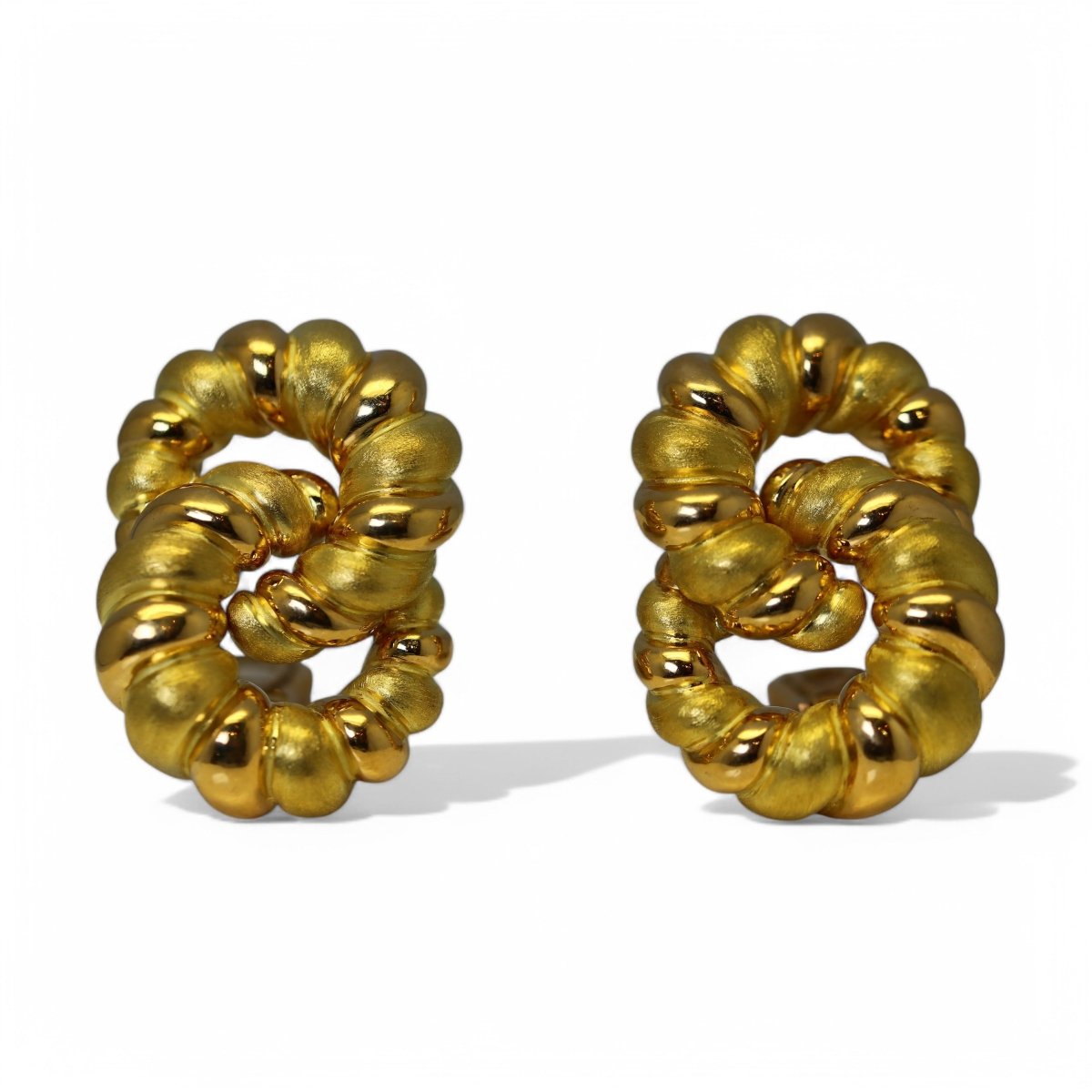 Boucles d’oreille vintage en or jaune enlacés et torsadés. Roger Lebenstein - Maison Eloe