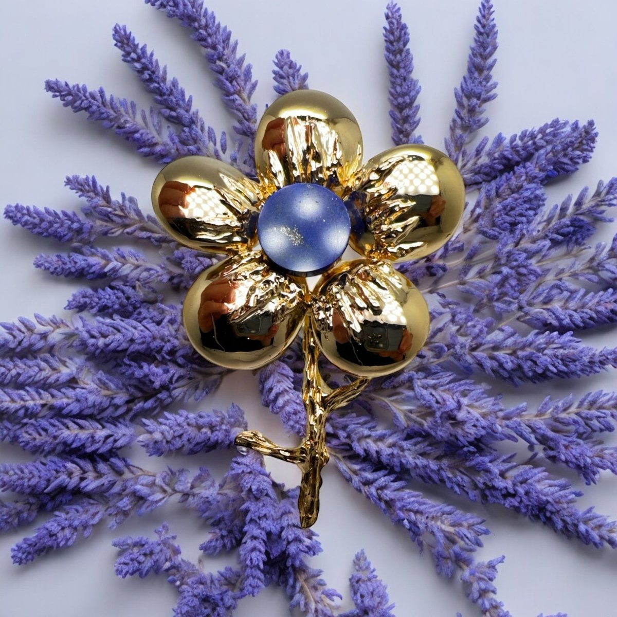 CHAUMET Broche marguerite - Maison Eloe
