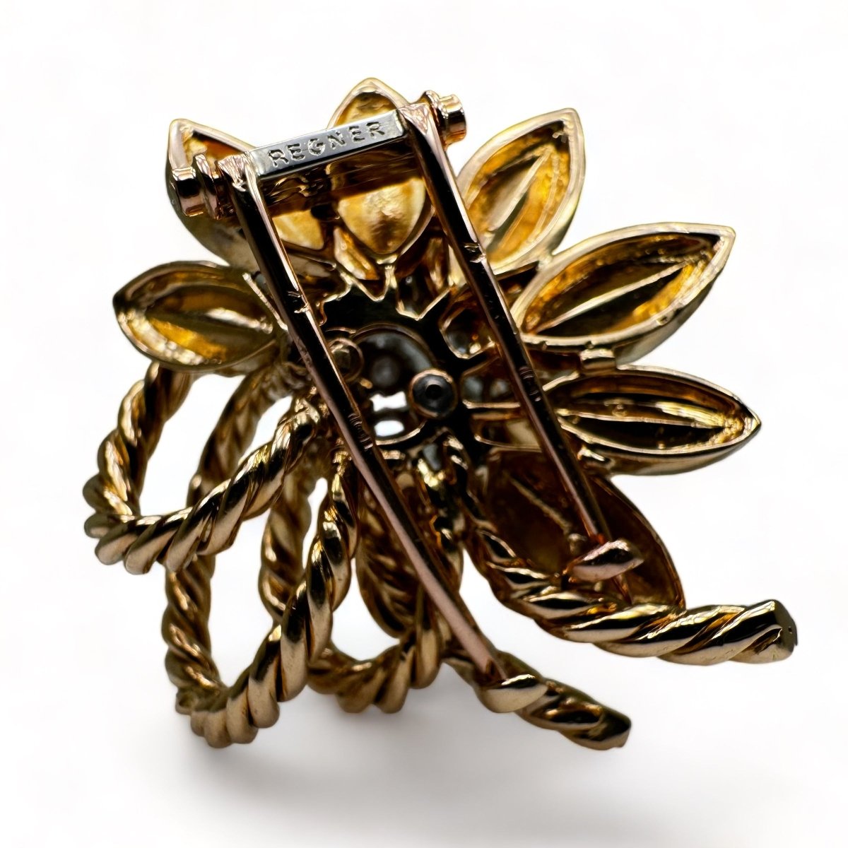 REGNER Broche - clip fleur en or et platine serti de diamants. - Maison Eloe