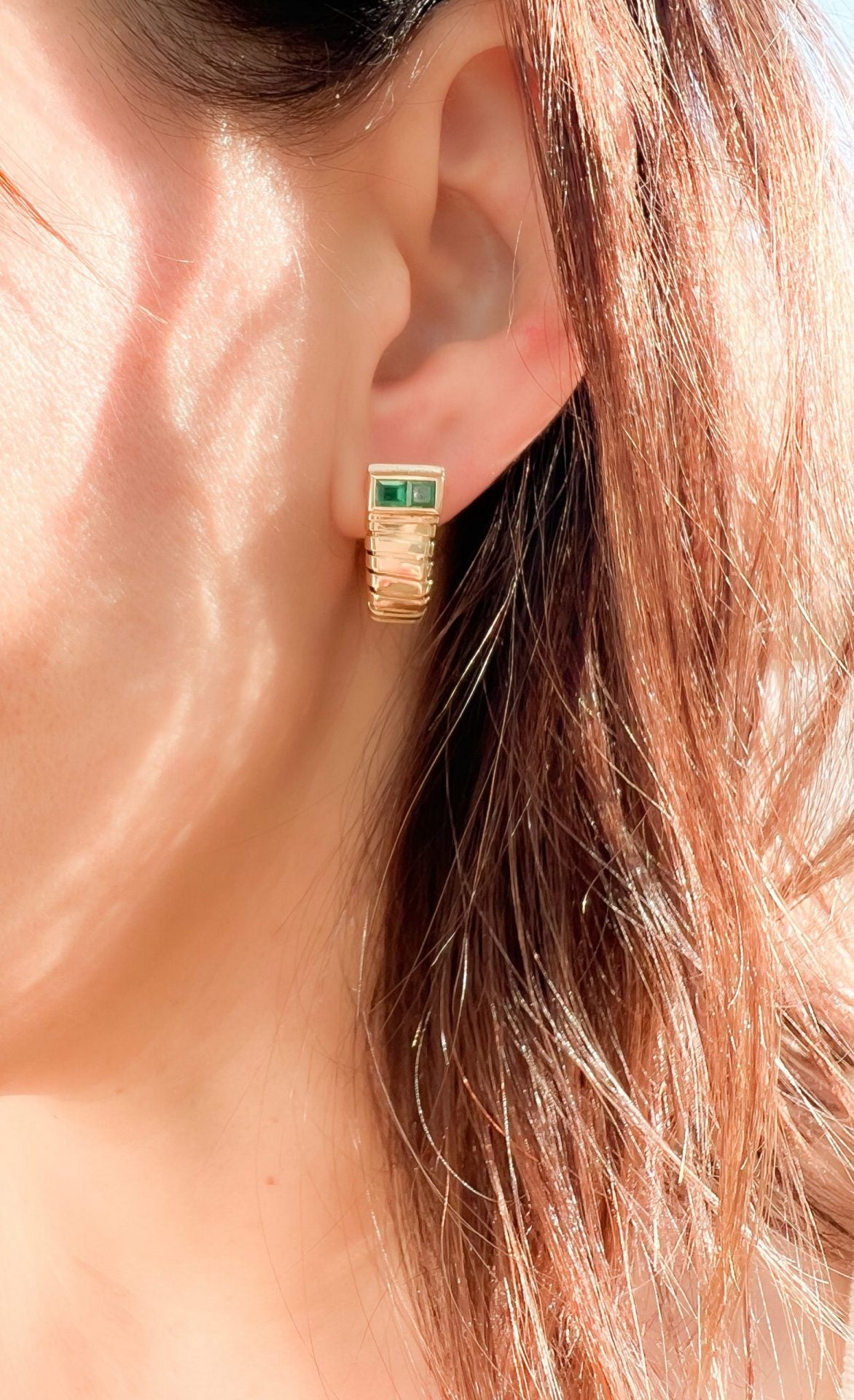 Bvlgari emerald earrings in yellow gold