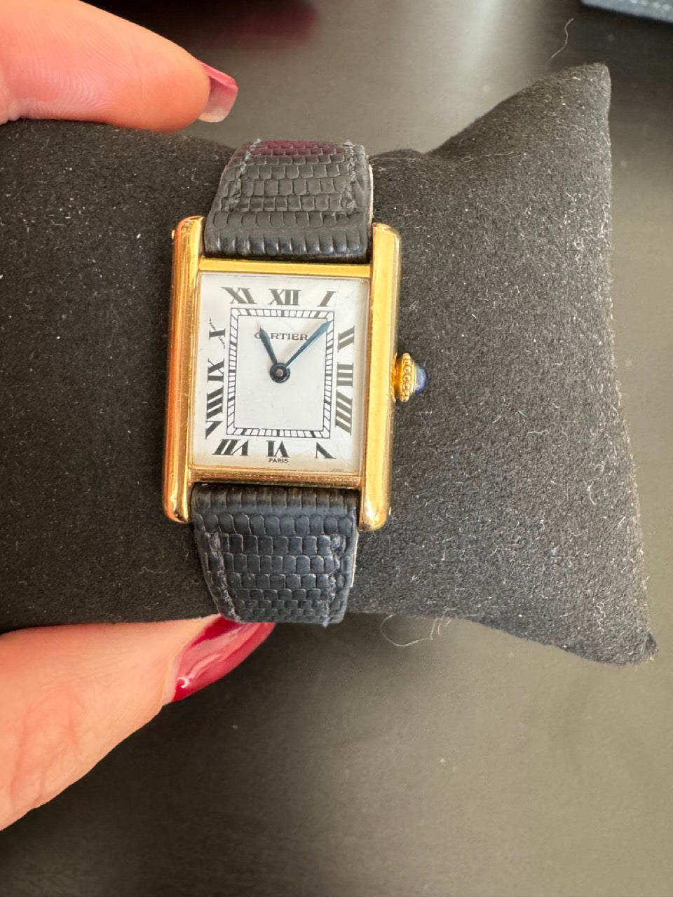 Cartier, Montre Tank Louis Cartier or sur cuir vintage