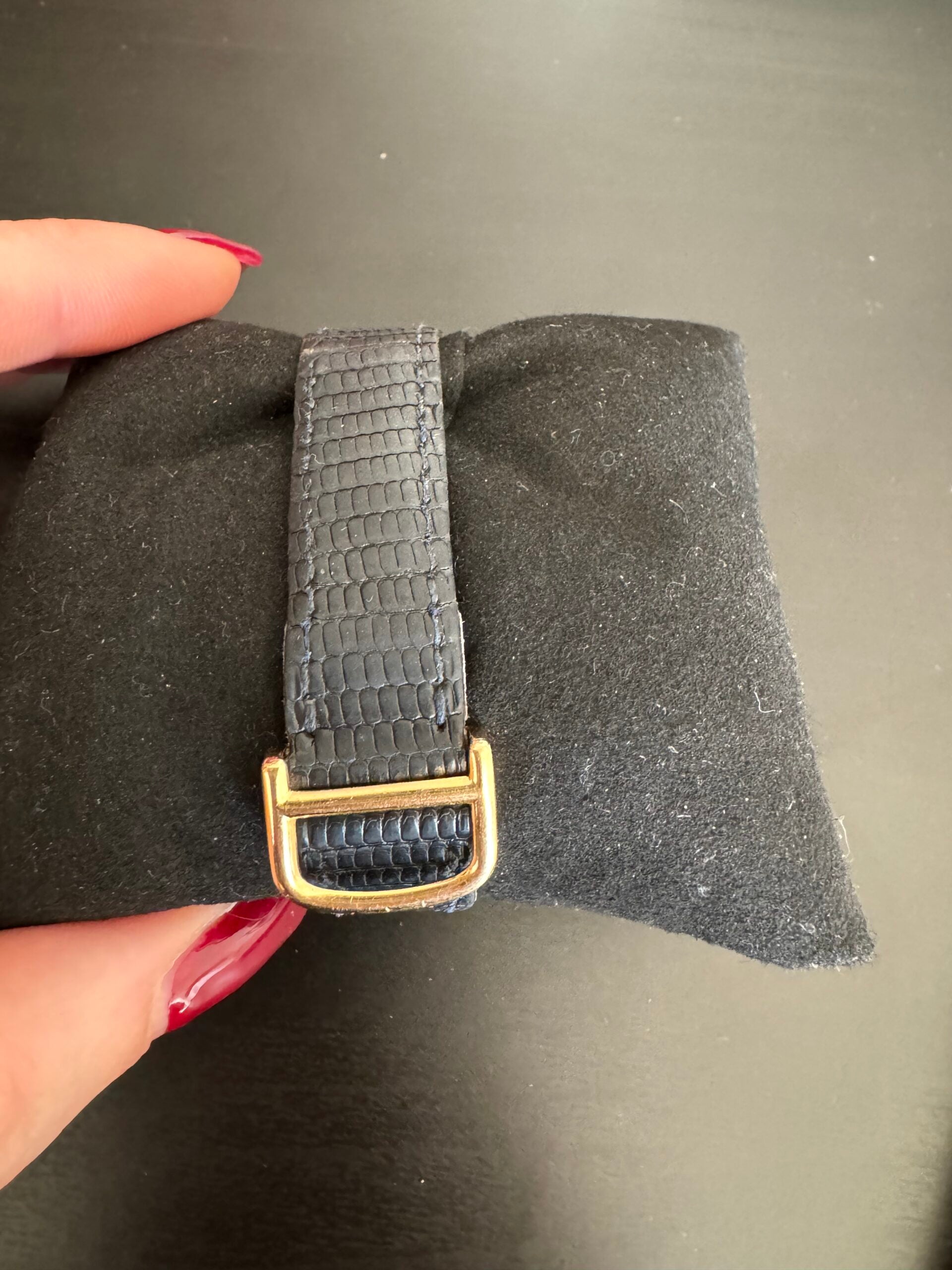 Cartier, Montre Tank Louis Cartier or sur cuir vintage