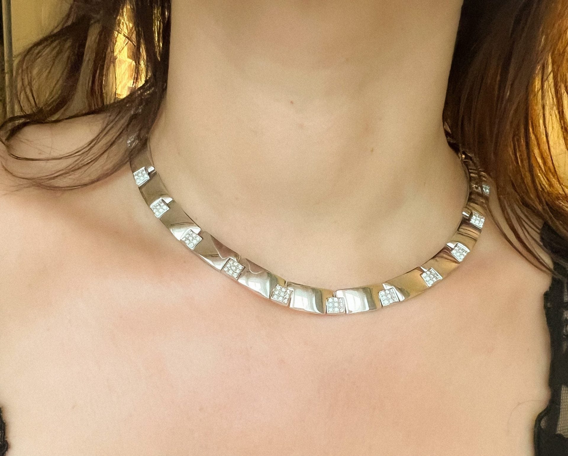 Collier or gris et diamants de la Maison Chaumet