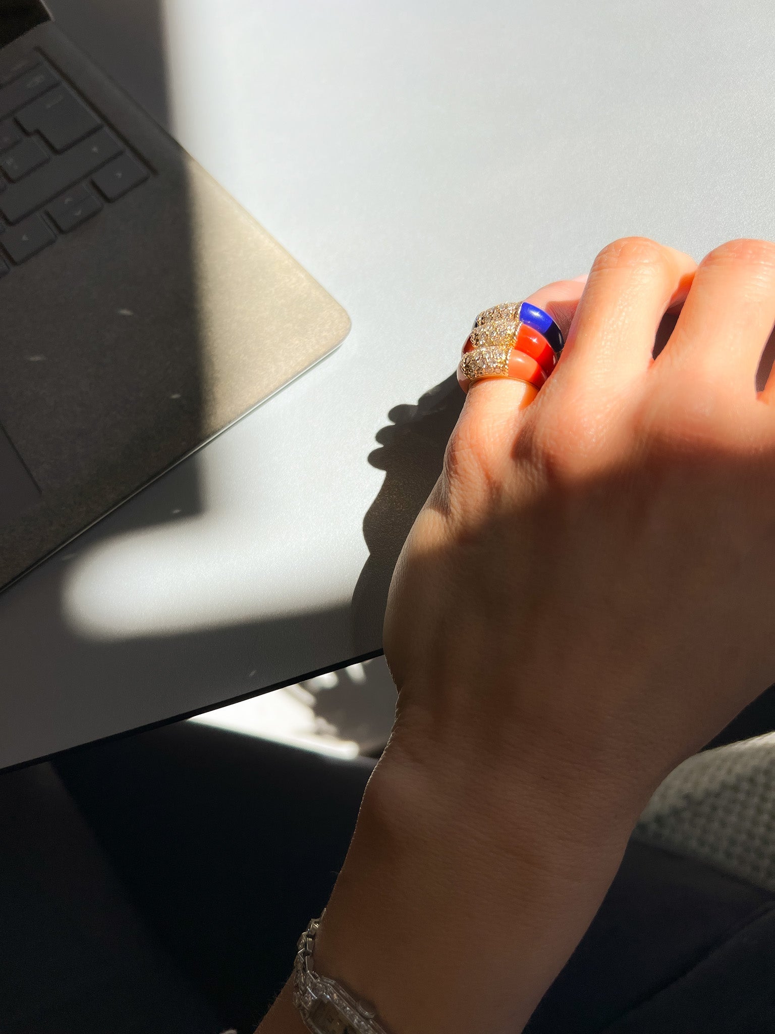 Bague vintage Van Cleef & Arpels, collection Philippine en or jaune et corail