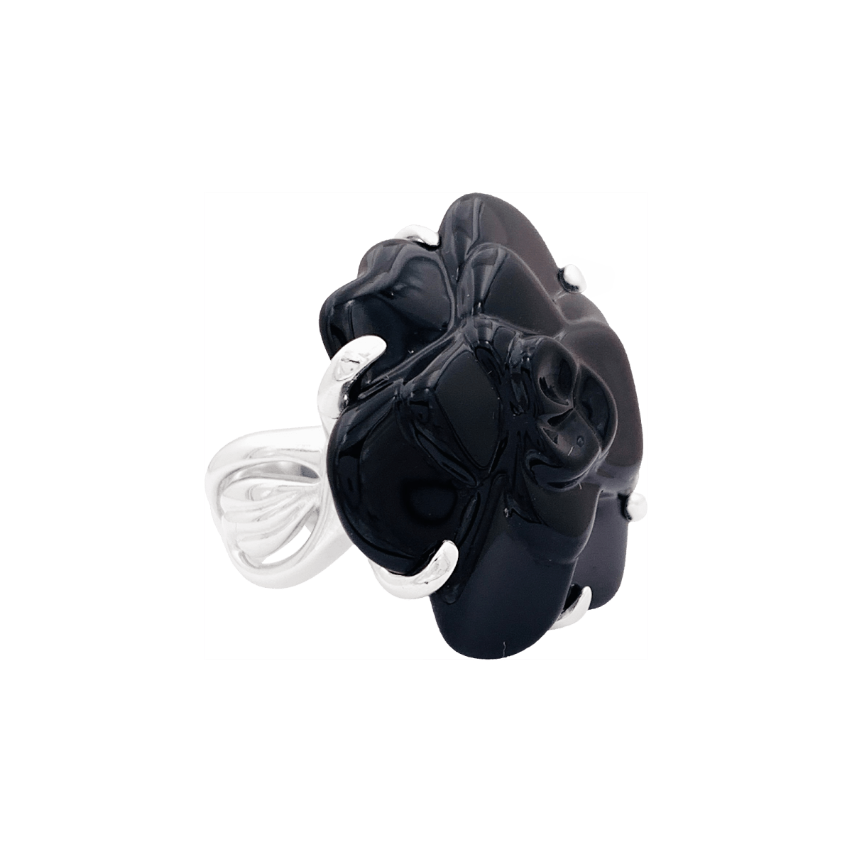 Bague Chanel, modèle "Camélia", en or blanc et onyx. - Maison Eloe