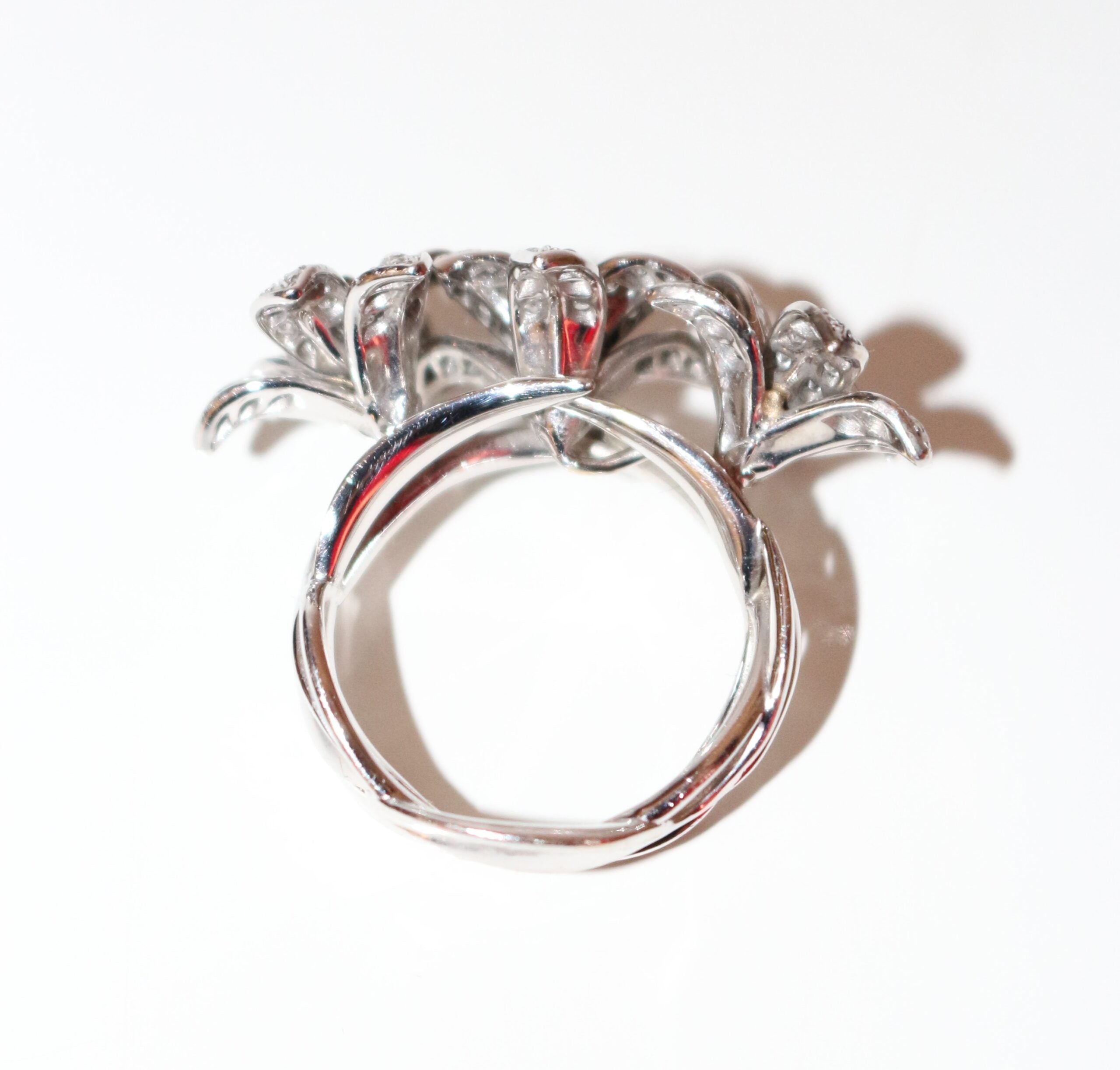 Mellerio Bague trois fleurs collection Médicis