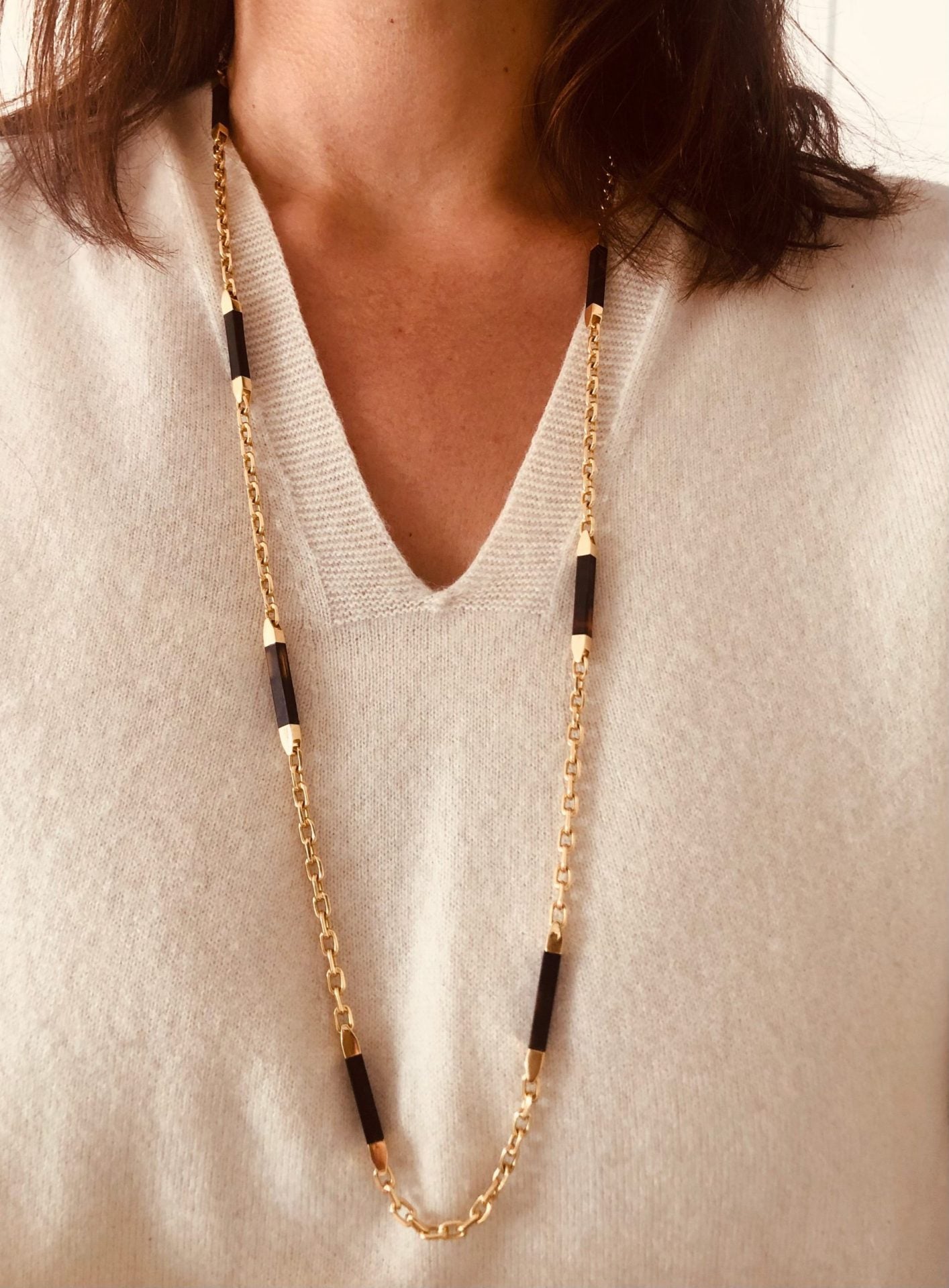 Yellow gold and tortoiseshell necklace from Cartier