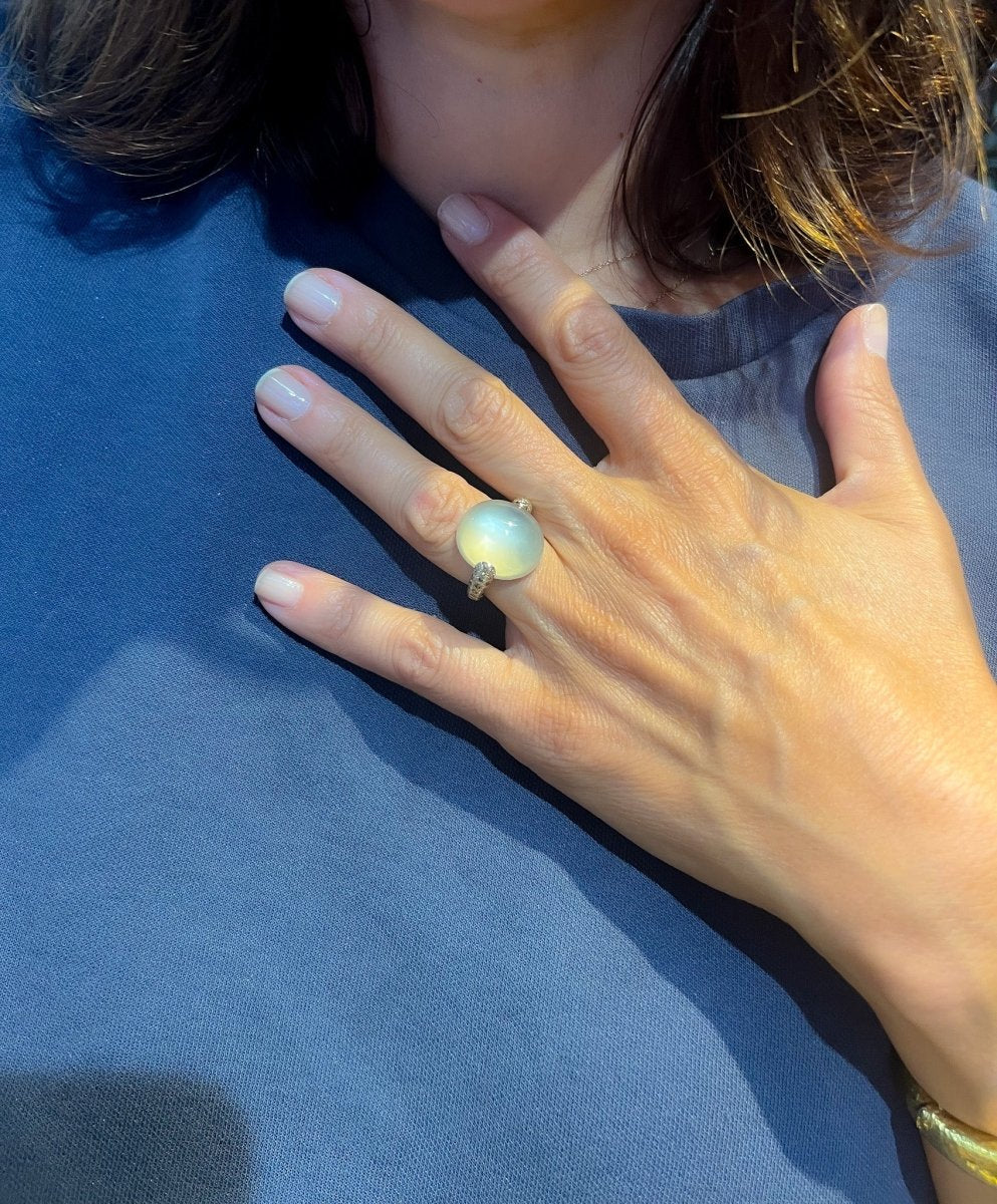 Bague Pomellato or gris modèle Luna en calcédoine et diamant. - Maison Eloe