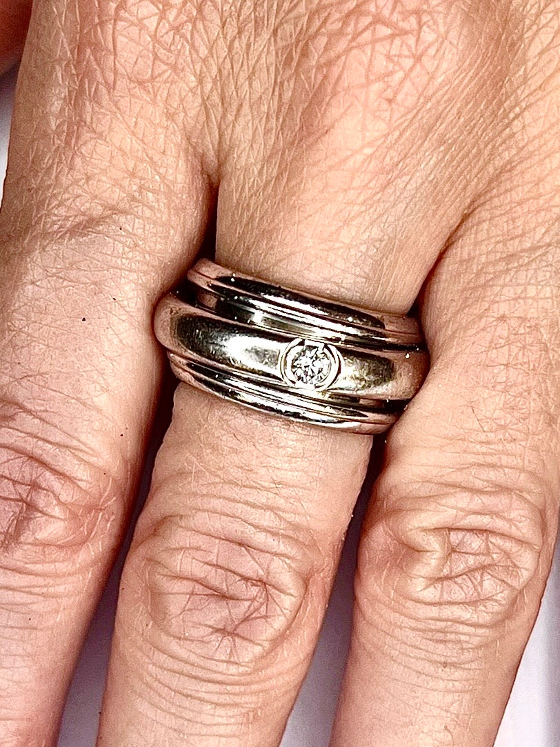 A Piaget "Possession" model ring in white gold