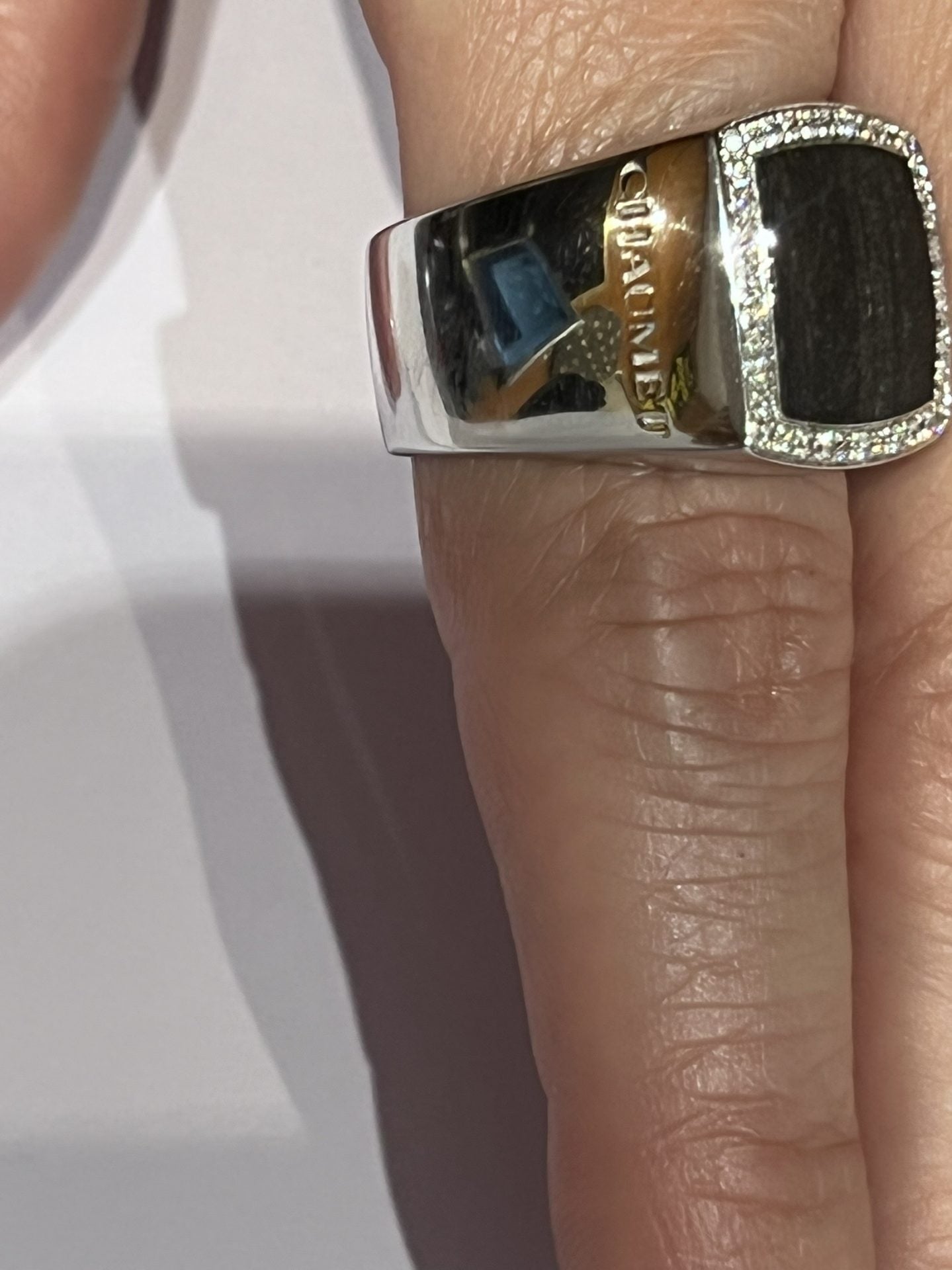 A Chaumet white gold and diamond signet ring