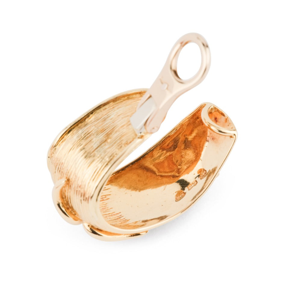 A pair of Kutchinsky clip-on earrings in 18K yellow gold