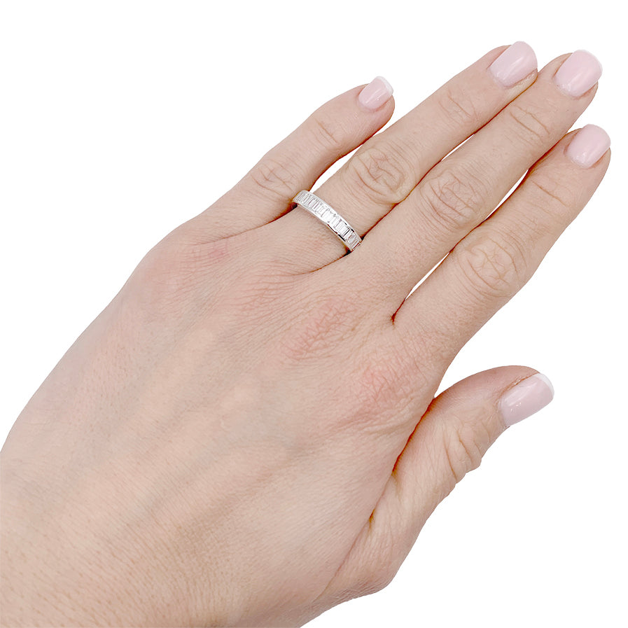 Alliance Cartier, diamants baguette et platine.