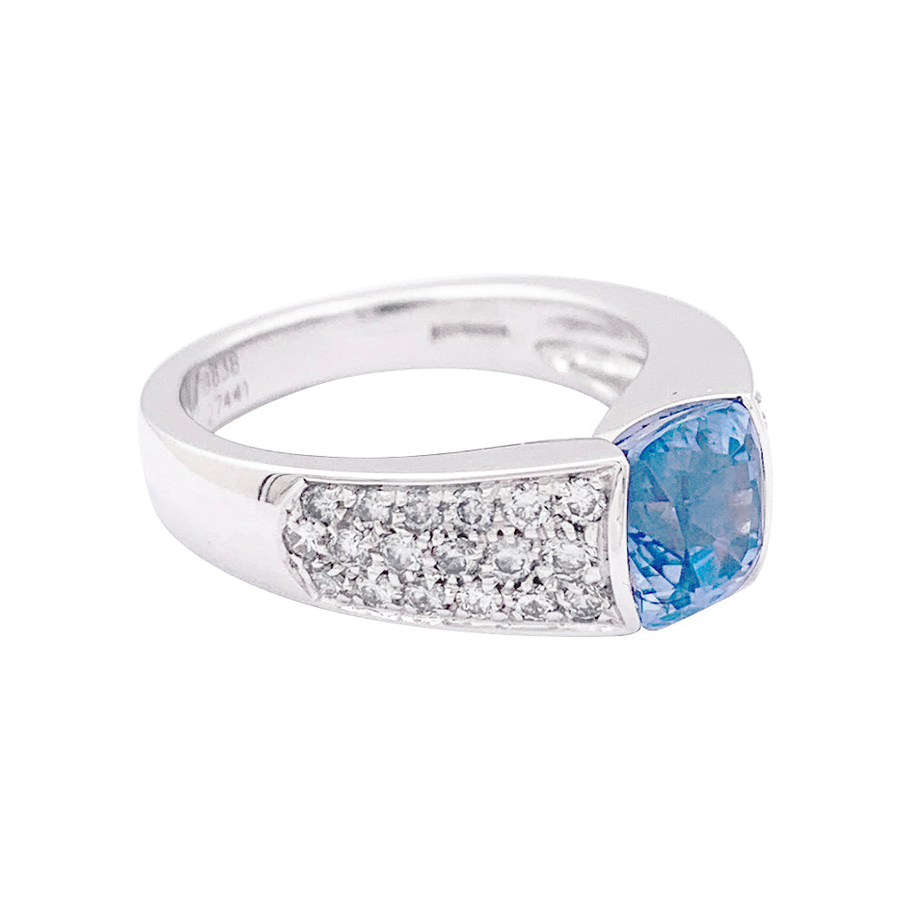 Bague Boucheron saphir, diamants, or blanc.