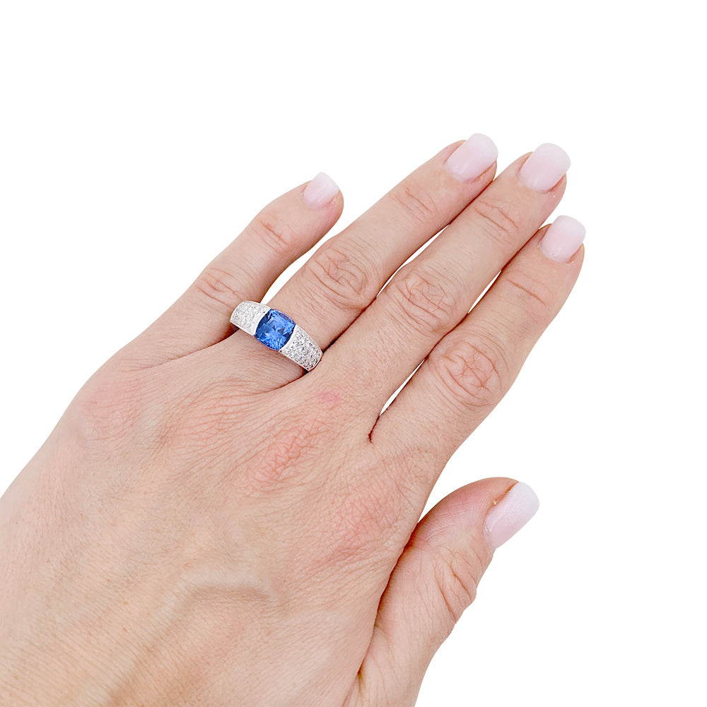 Bague Boucheron saphir, diamants, or blanc.