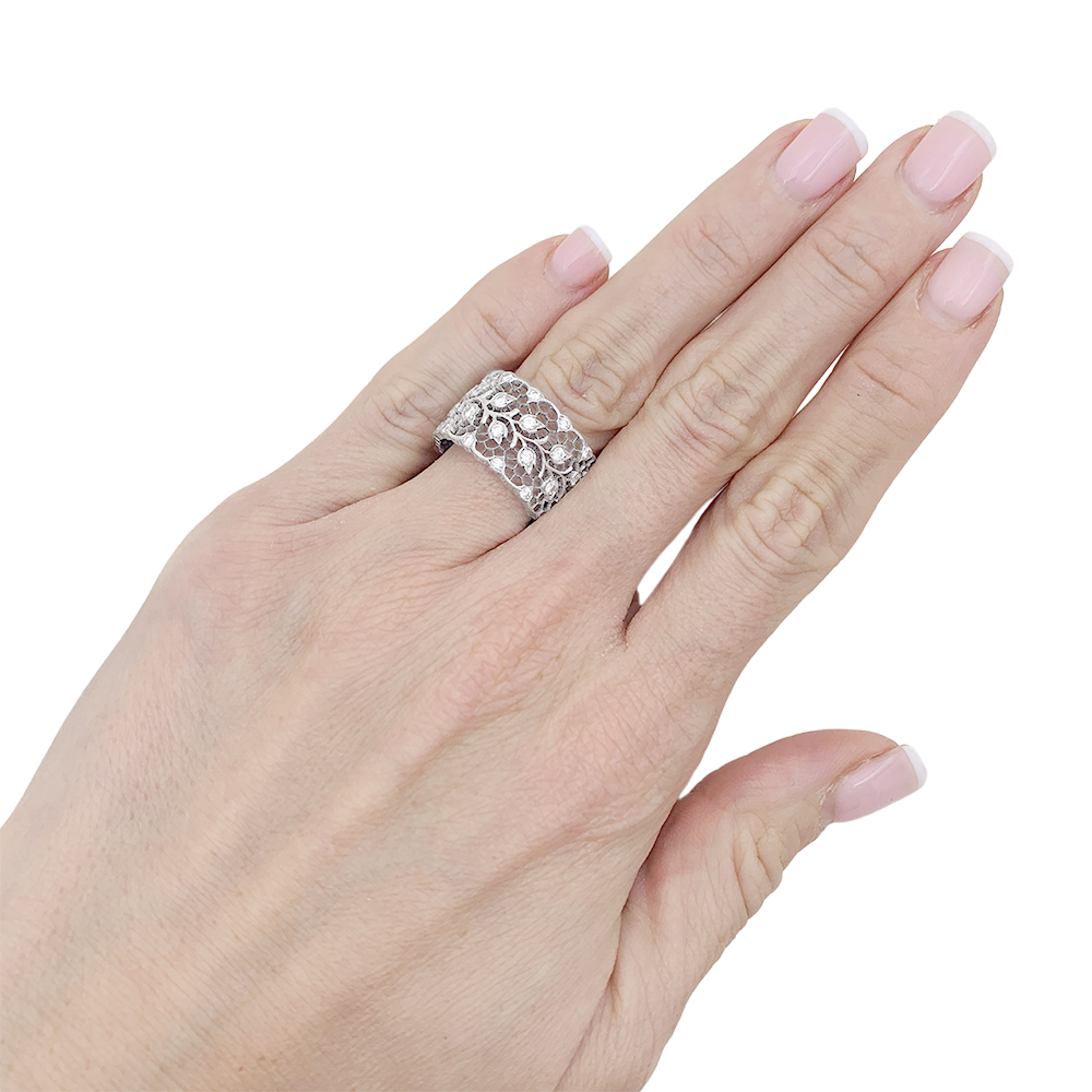 Bague Buccellati "Eternelle Tulle Ramage" or blanc, diamants.