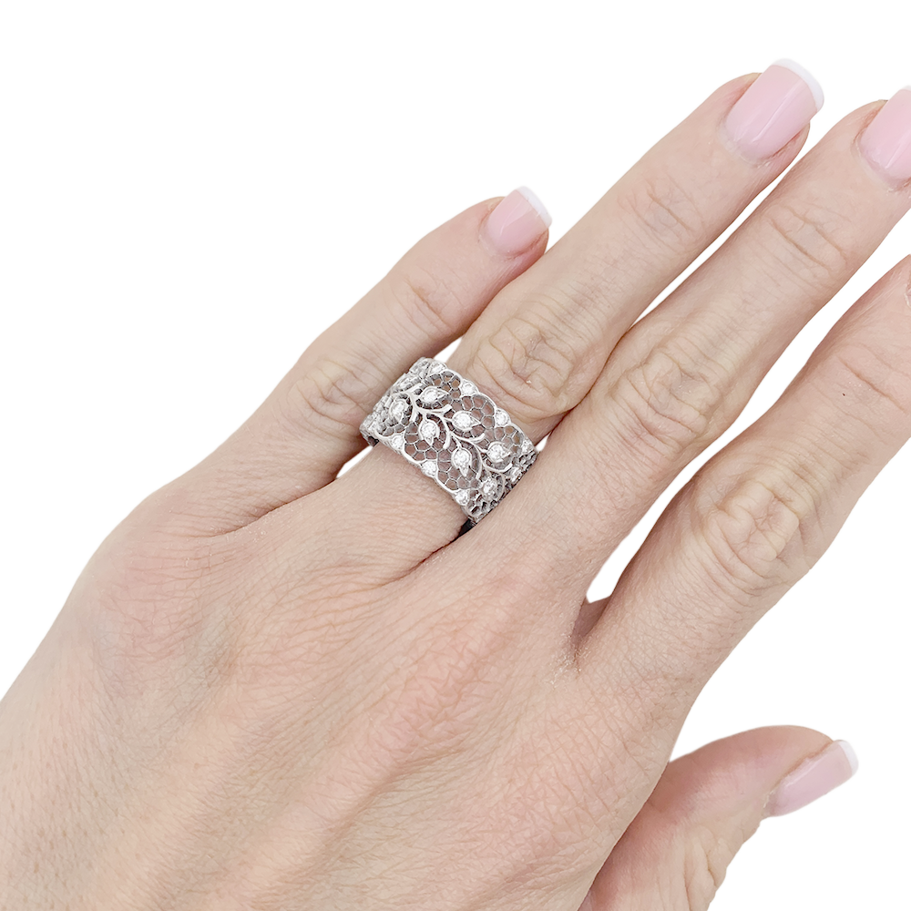 Bague Buccellati "Eternelle Tulle Ramage" or blanc, diamants.