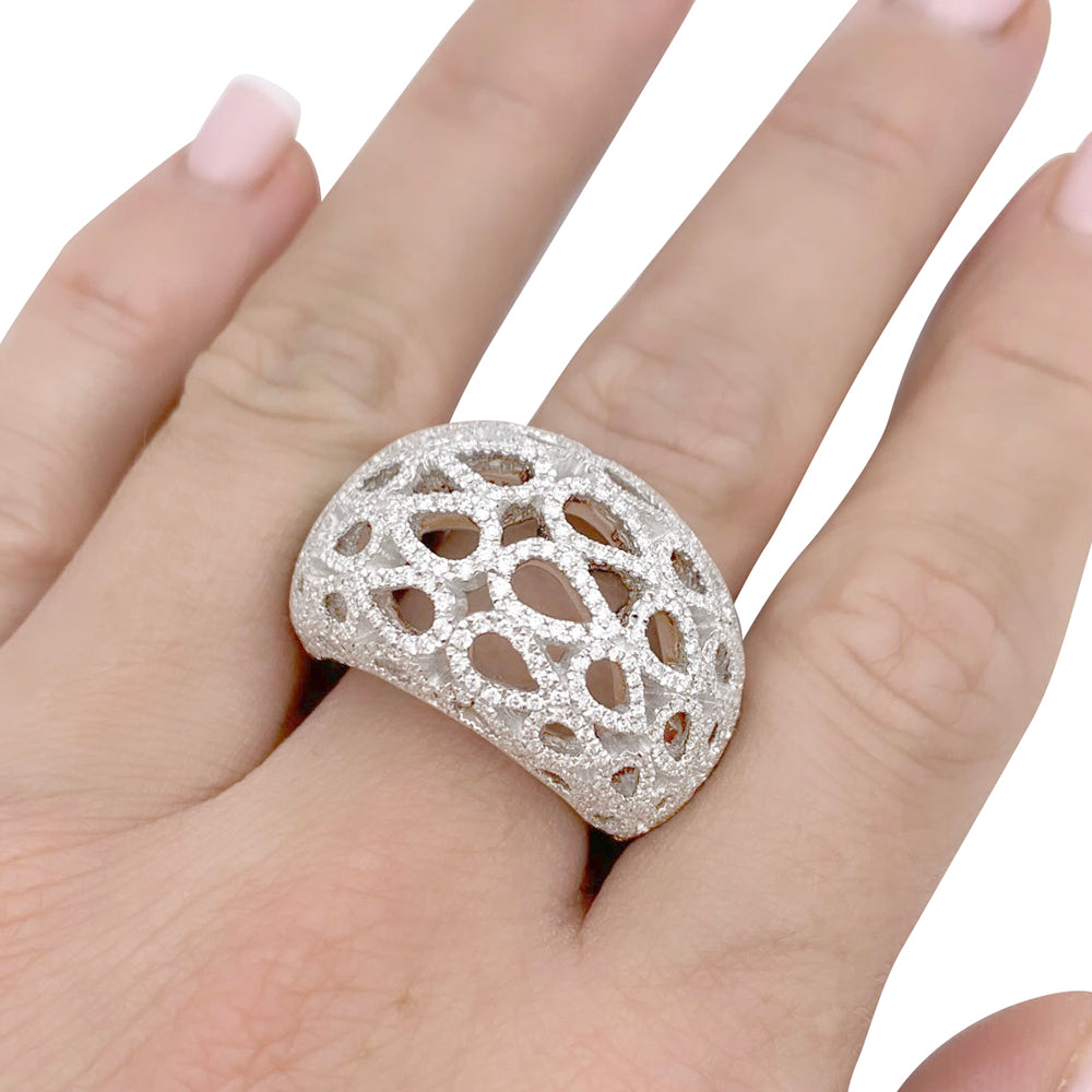 Bague Bucherer "Lacrima" or blanc, diamants.