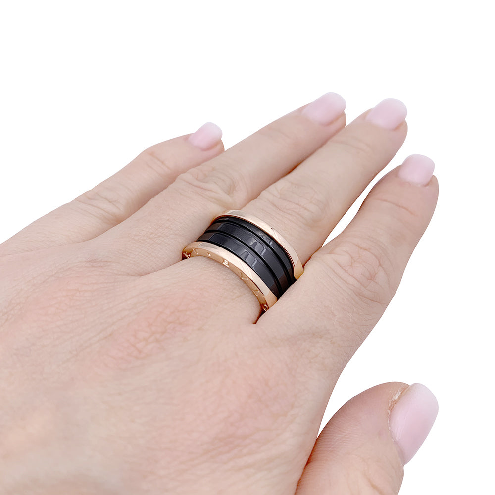 Bague Bulgari, "B.Zero1", or rose et céramique.