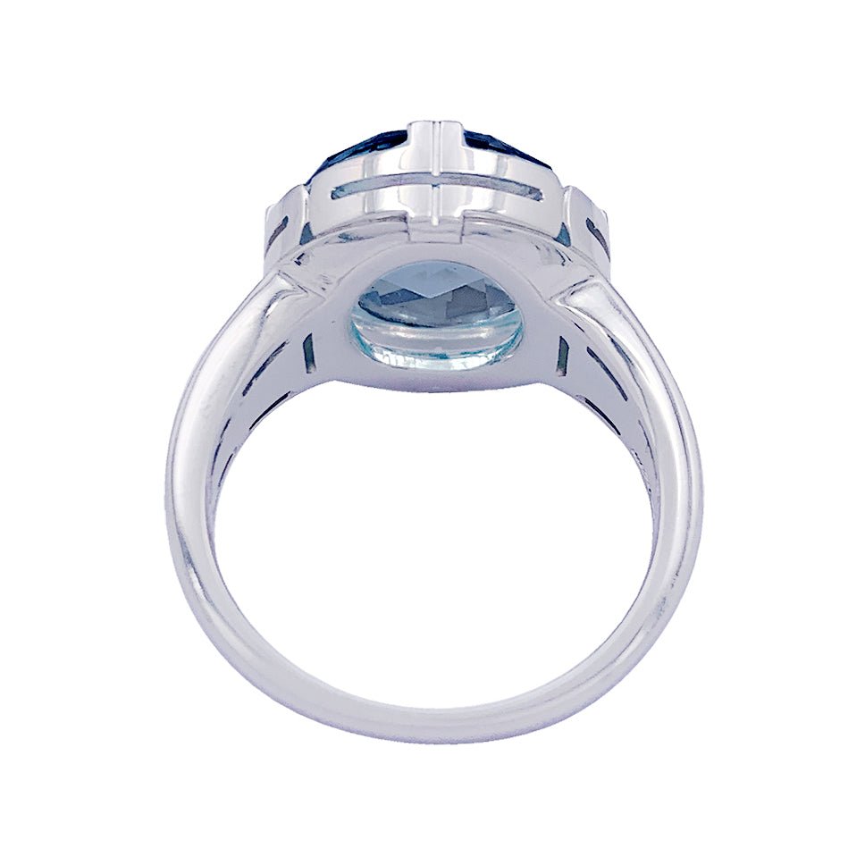 Bague Bulgari "Parentesi Cocktail" en or blanc, topaze bleue et diamants.