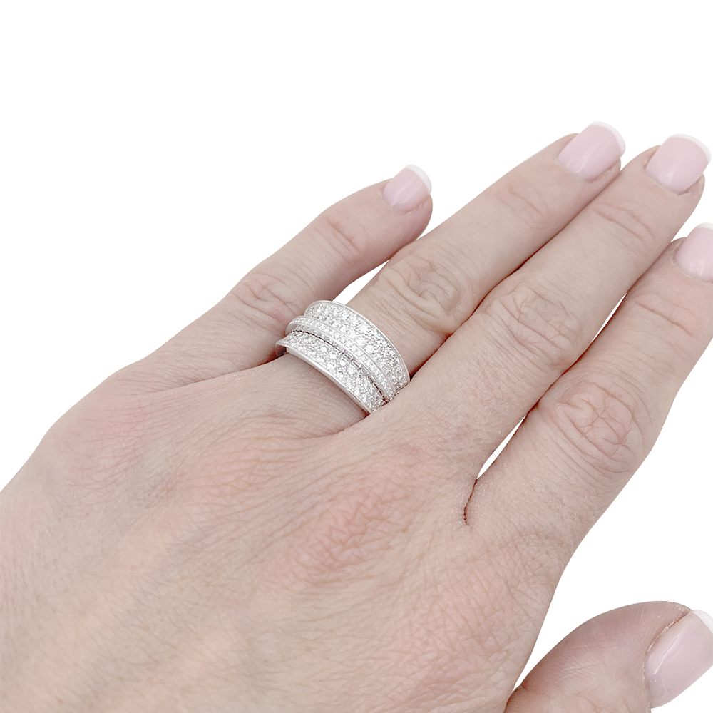 Bague Cartier "Barrette" or blanc, diamants.