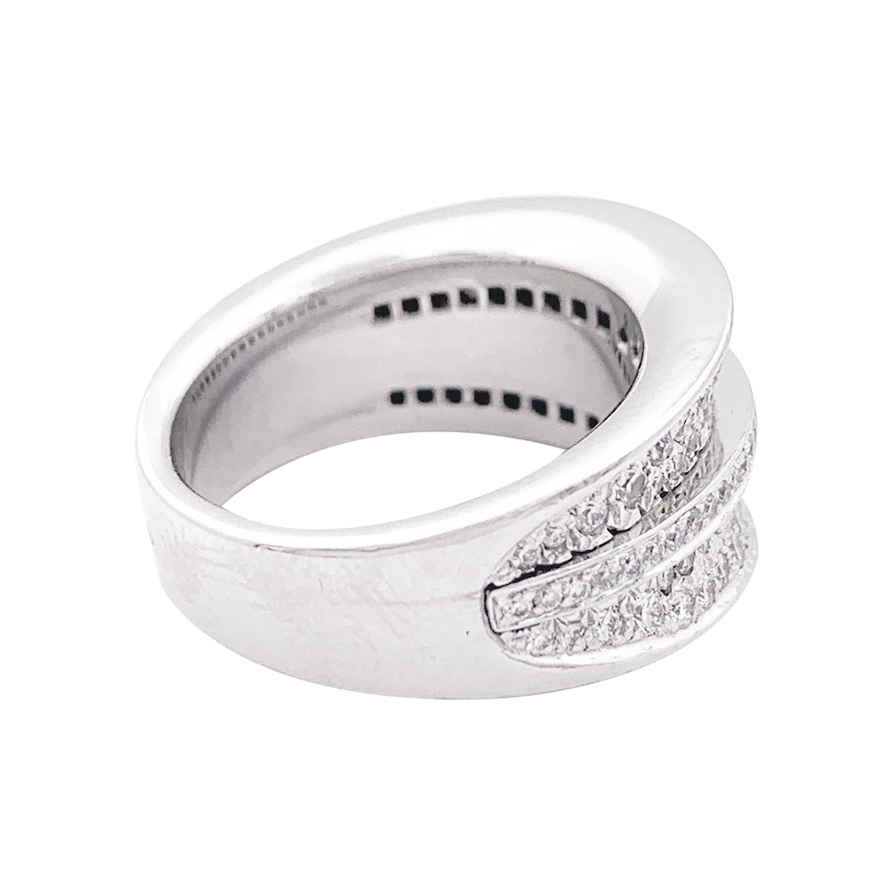 Bague Cartier "Barrette" or blanc, diamants.