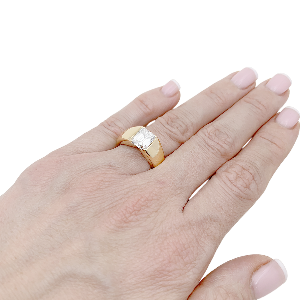 Bague Cartier or jaune, diamant 2,05 carats.