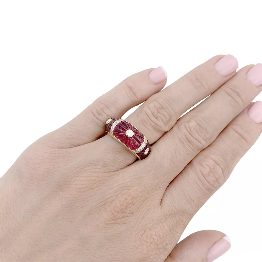 Cartier ring, yellow gold, tourmalines, diamonds.