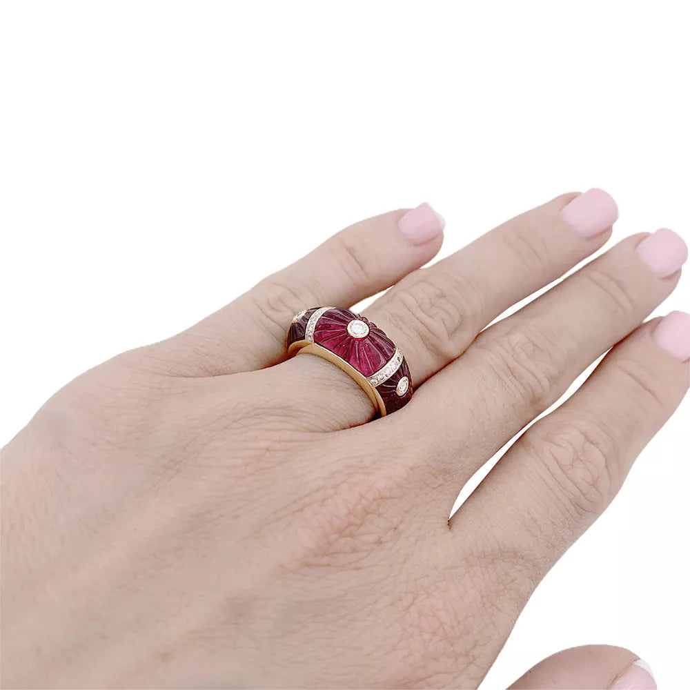 Cartier ring, yellow gold, tourmalines, diamonds.