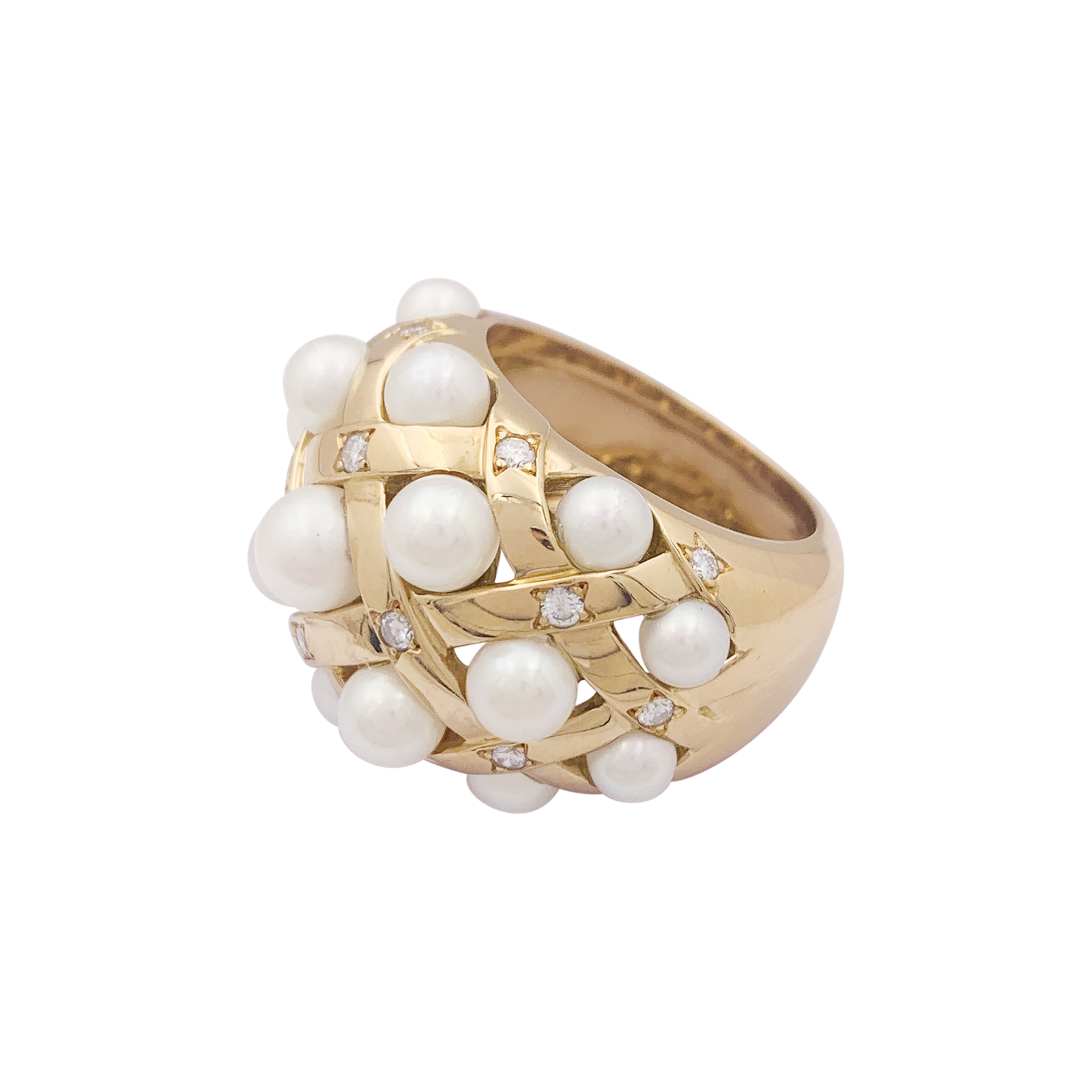 Chanel ring, "Baroque", yellow gold, diamonds and pearls.