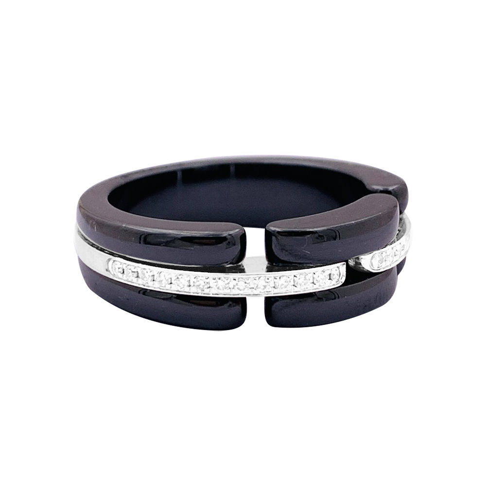 Bague Chanel, "Ultra", céramique, or blanc et diamants.