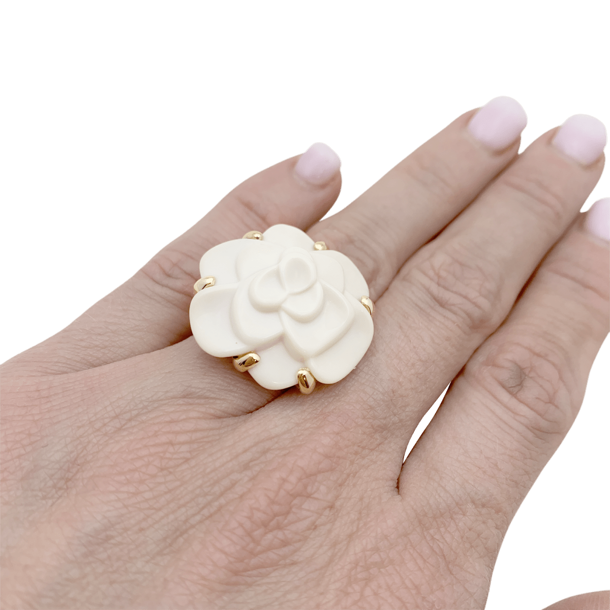 Bague Chanel, "Camélia", or jaune, agate. - Maison Eloe