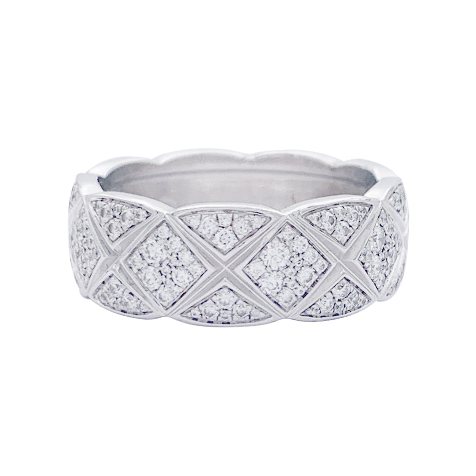 Bague Chanel, “Coco Crush”, or blanc et diamants.
