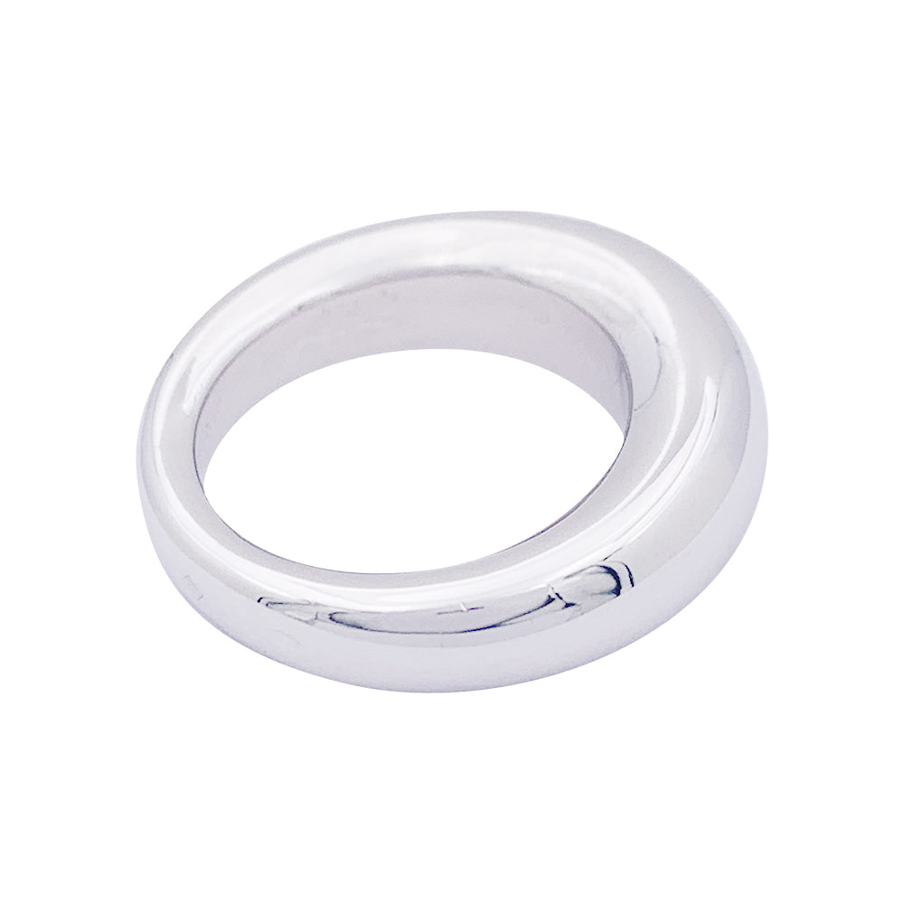 Chaumet "Anneau" ring in white gold and diamonds.