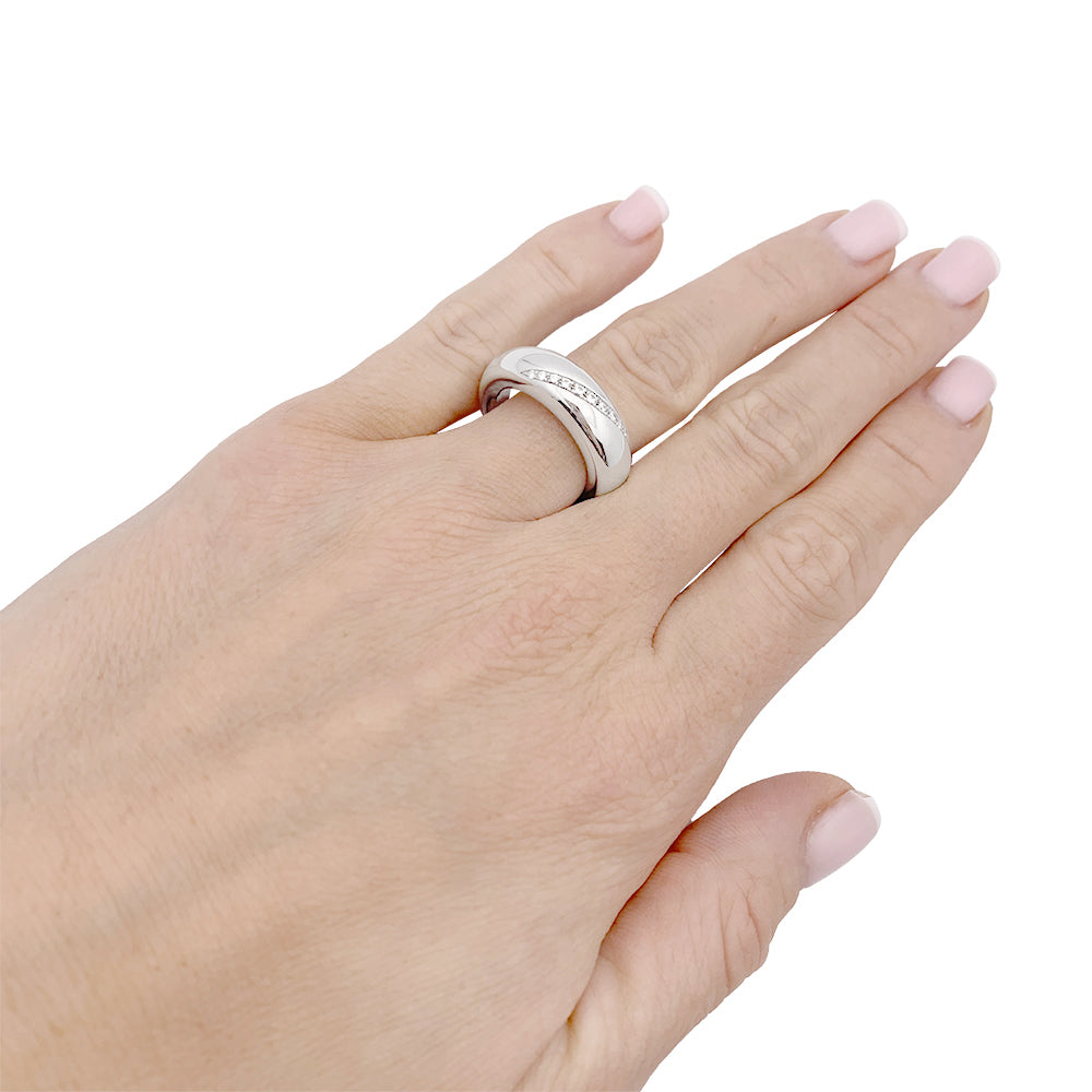 Chaumet "Anneau" ring in white gold and diamonds.