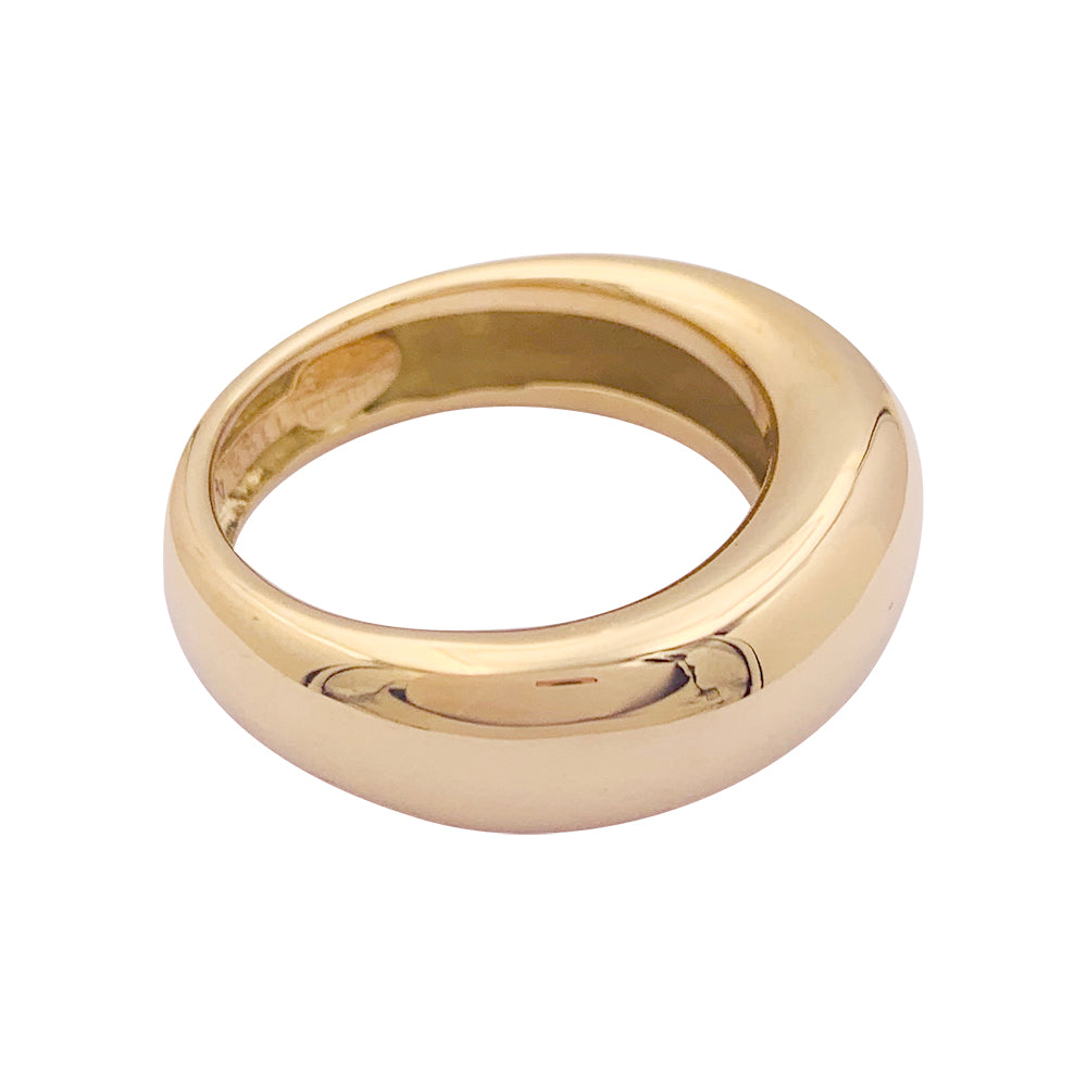 Chaumet Vintage "Anneau" ring in yellow gold.