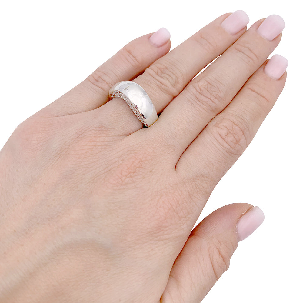 Bague Chaumet, "Valse", or blanc, diamants.